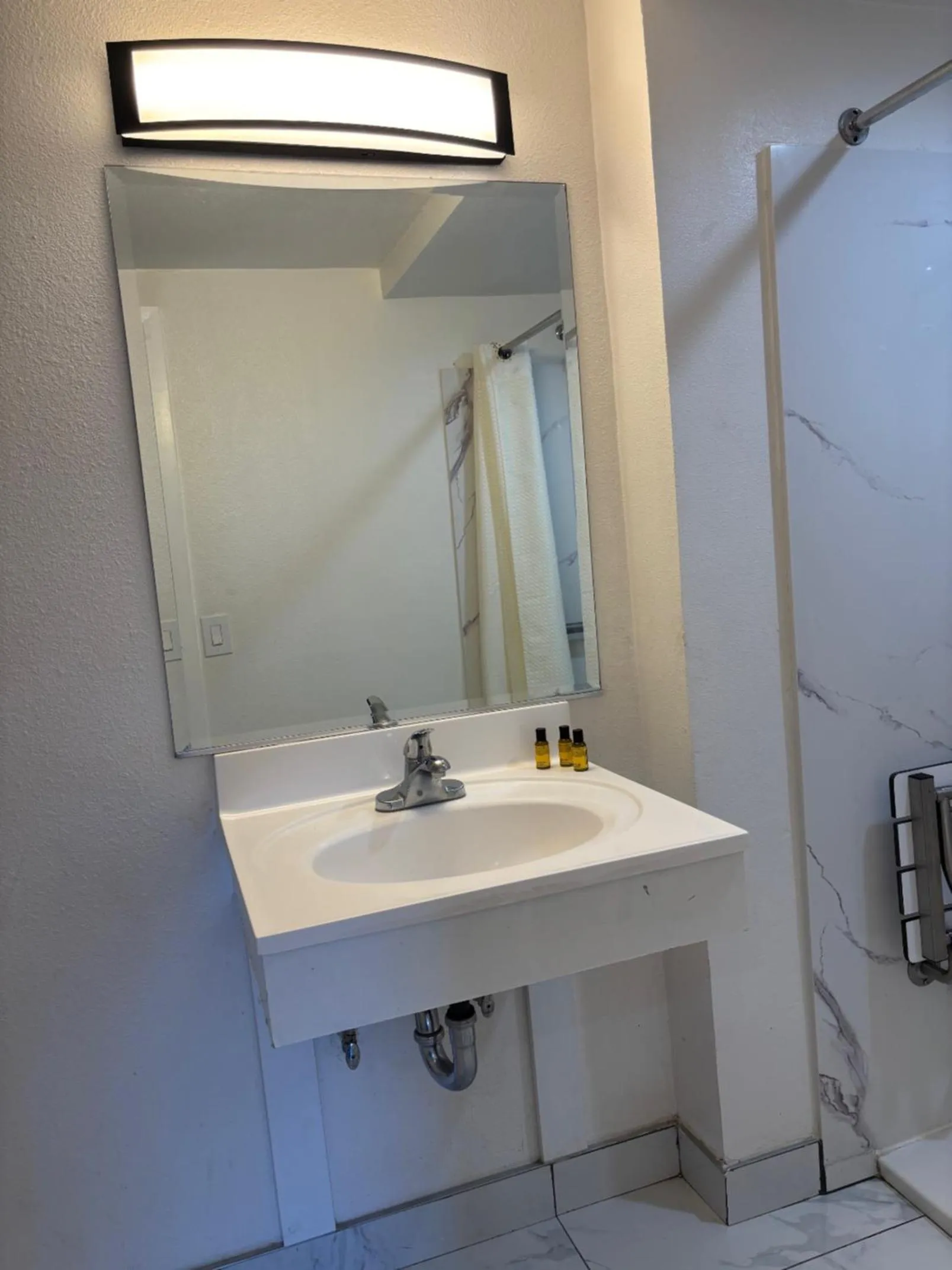 Bathroom in The Monterey Fireplace Inn