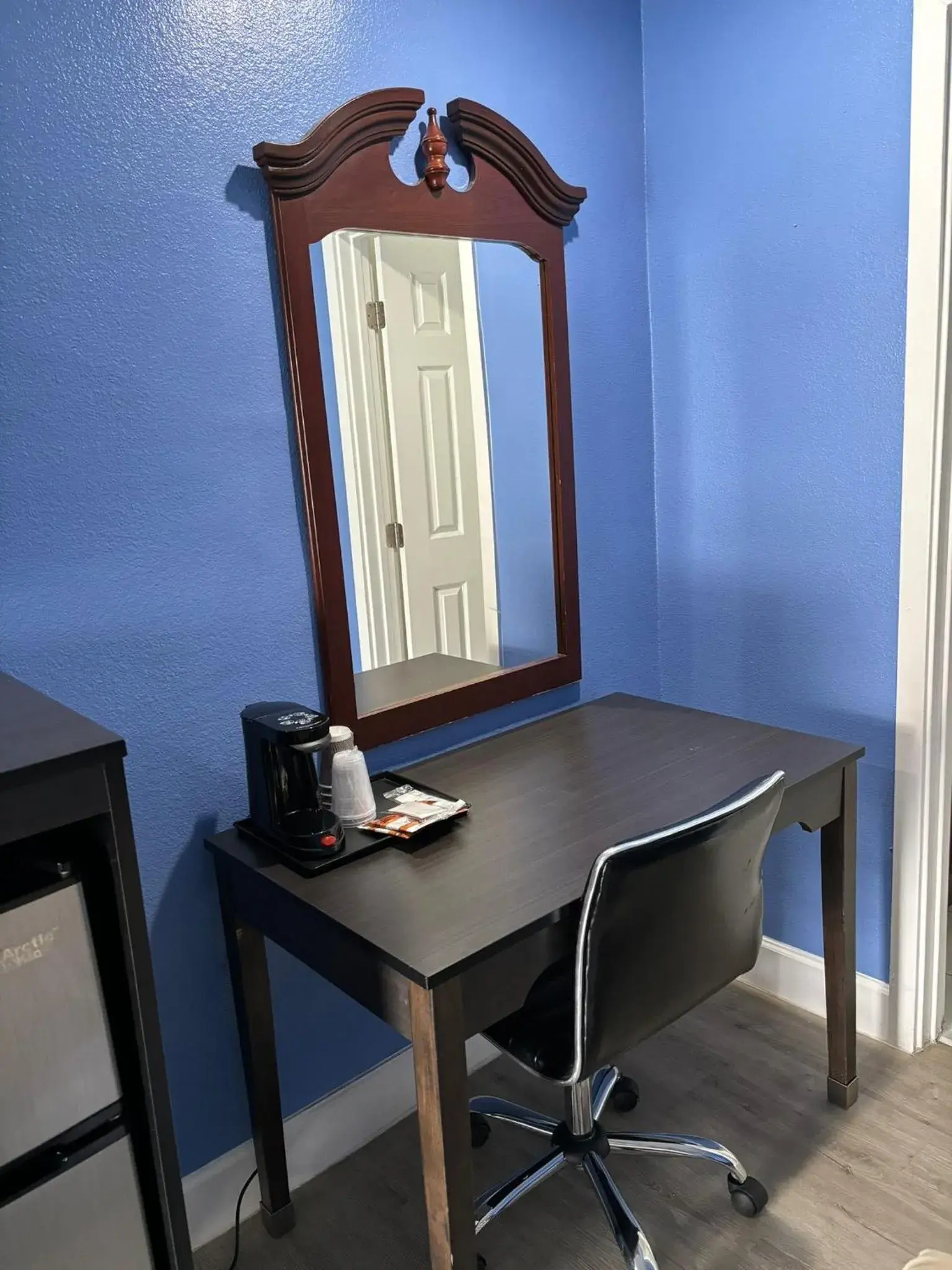 hair dresser, Seating Area in The Monterey Fireplace Inn