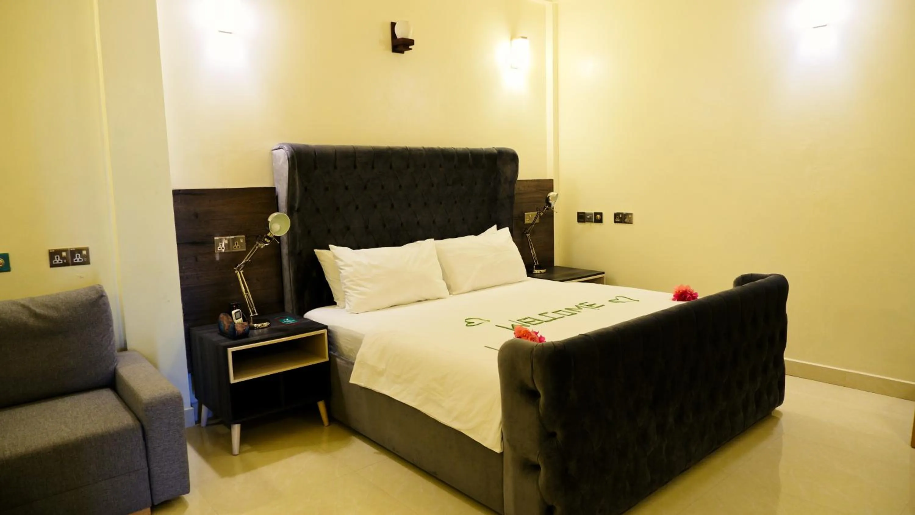 Bedroom, Bed in One The Island