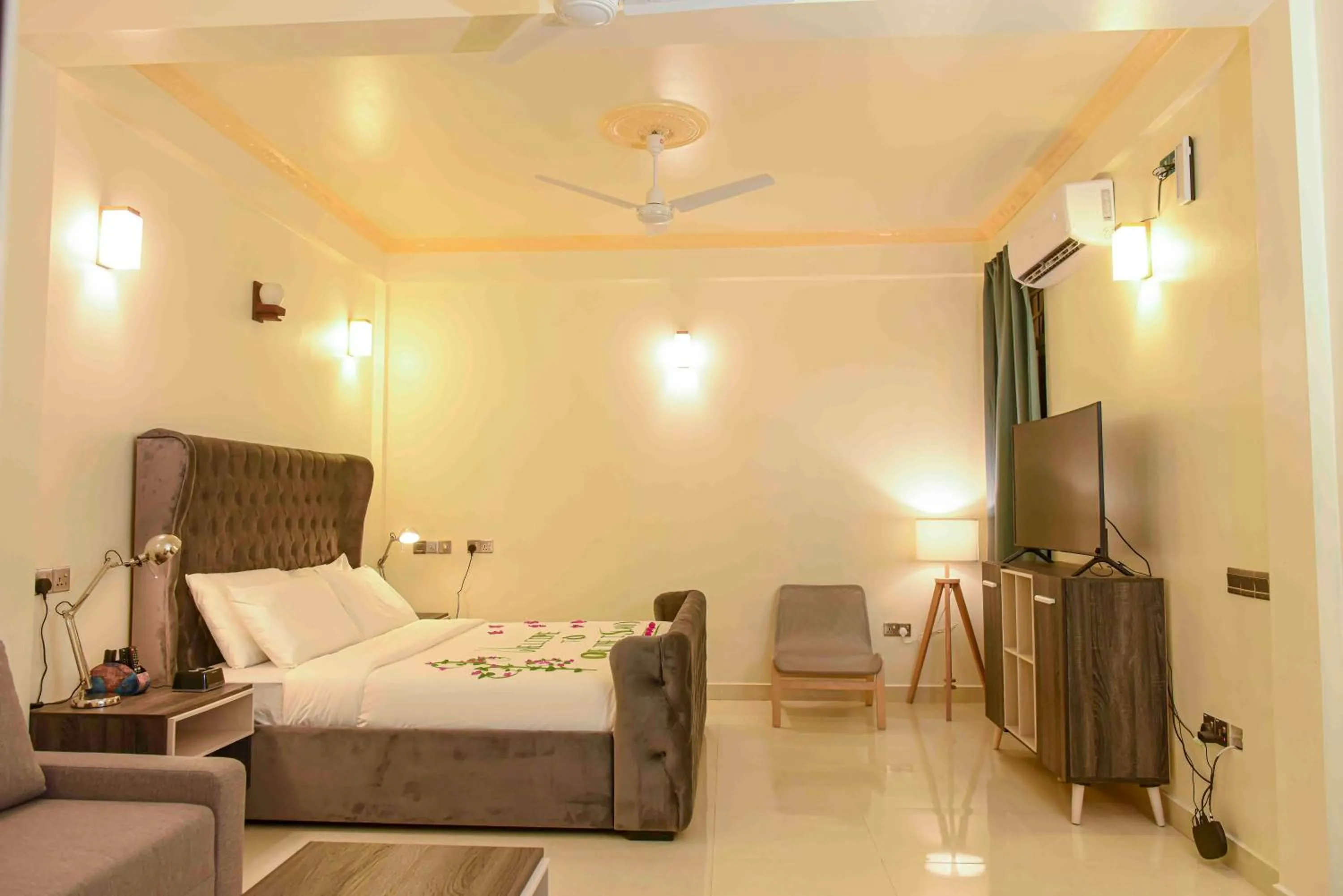 Bedroom, Bed in One The Island