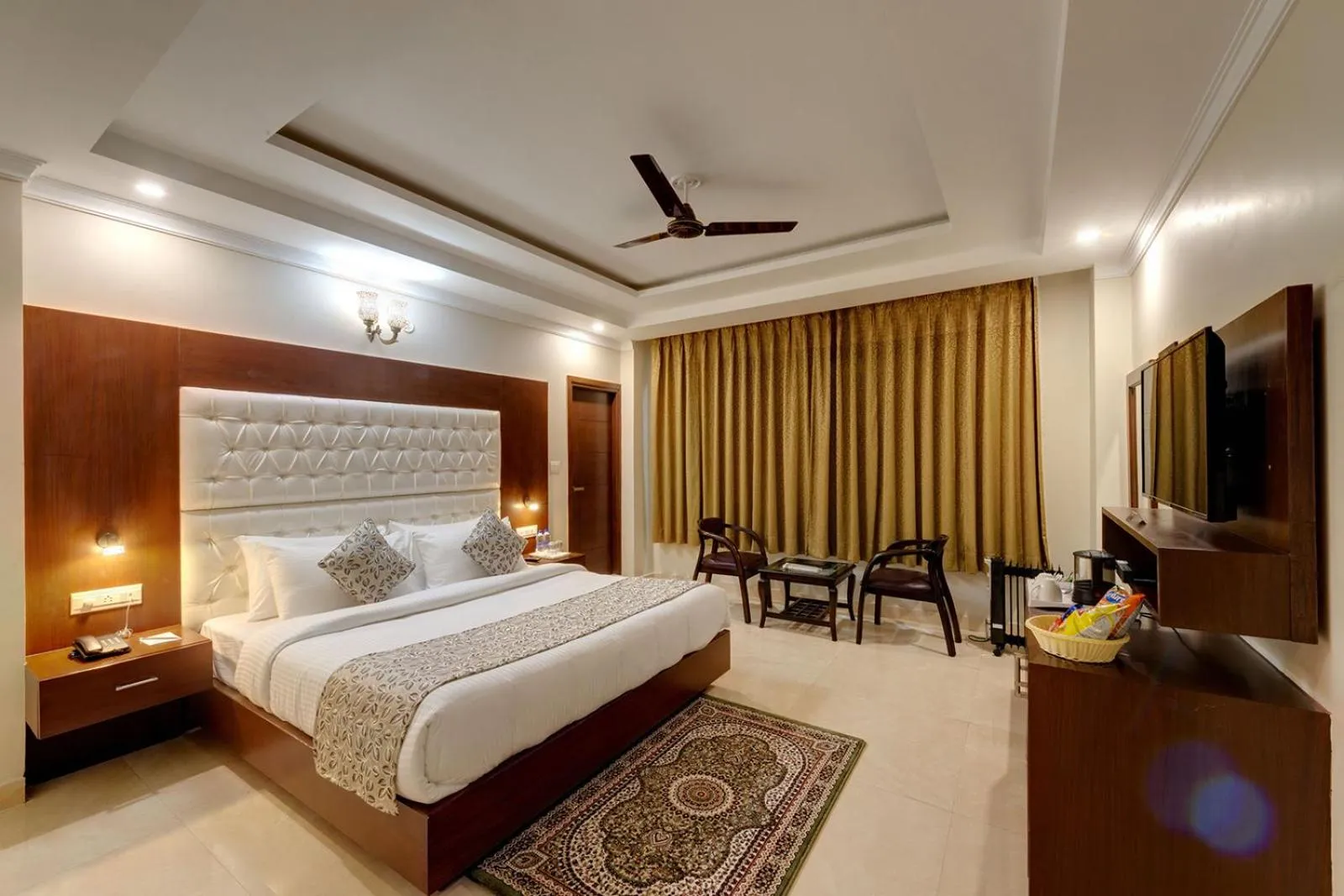 Photo of the whole room, Bed in Regenta Place Green Leaf Manali- A Centrally Heated Resort