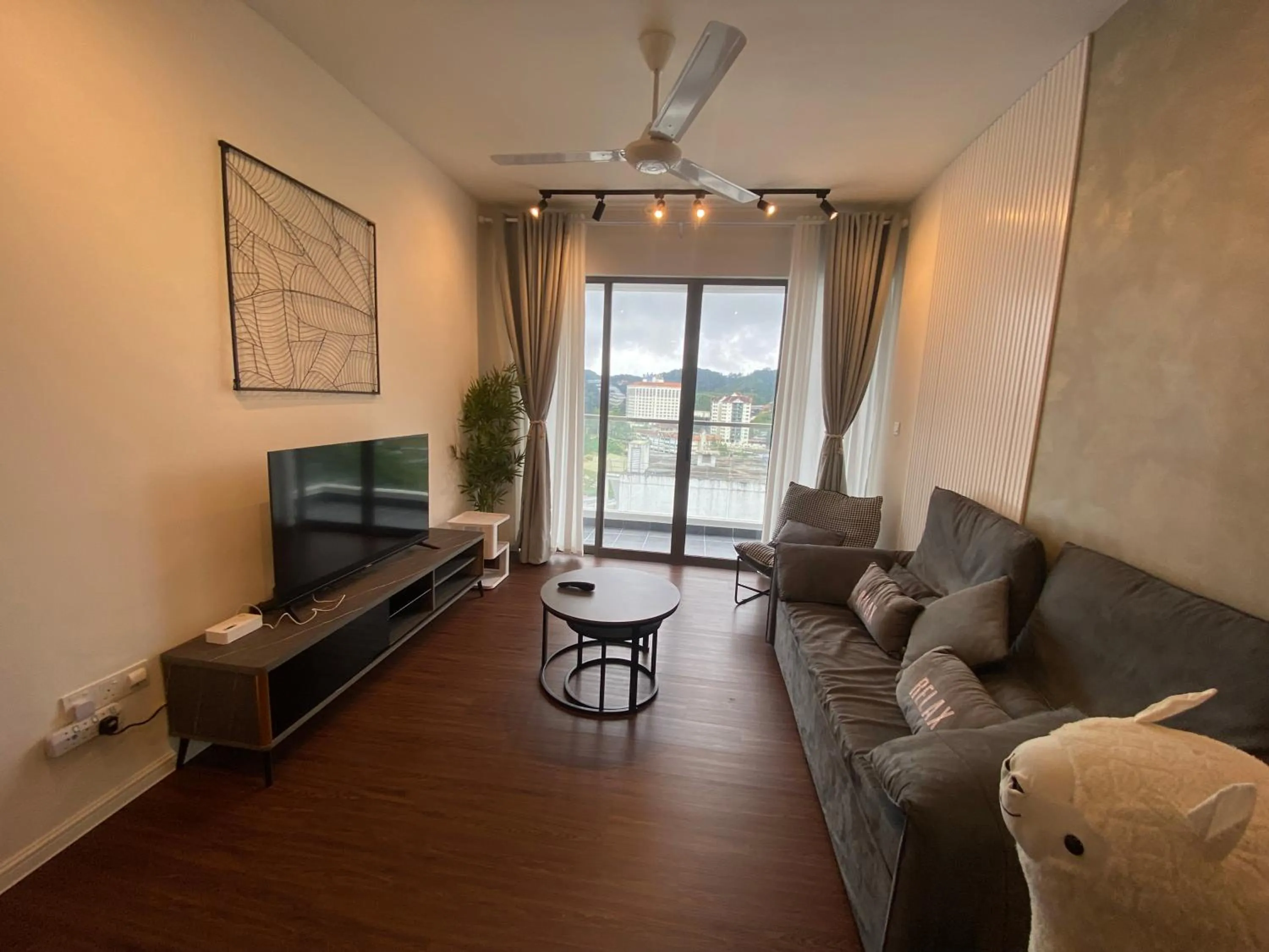 TV and multimedia in PLAY at Palas Horizon @ Kea Farm