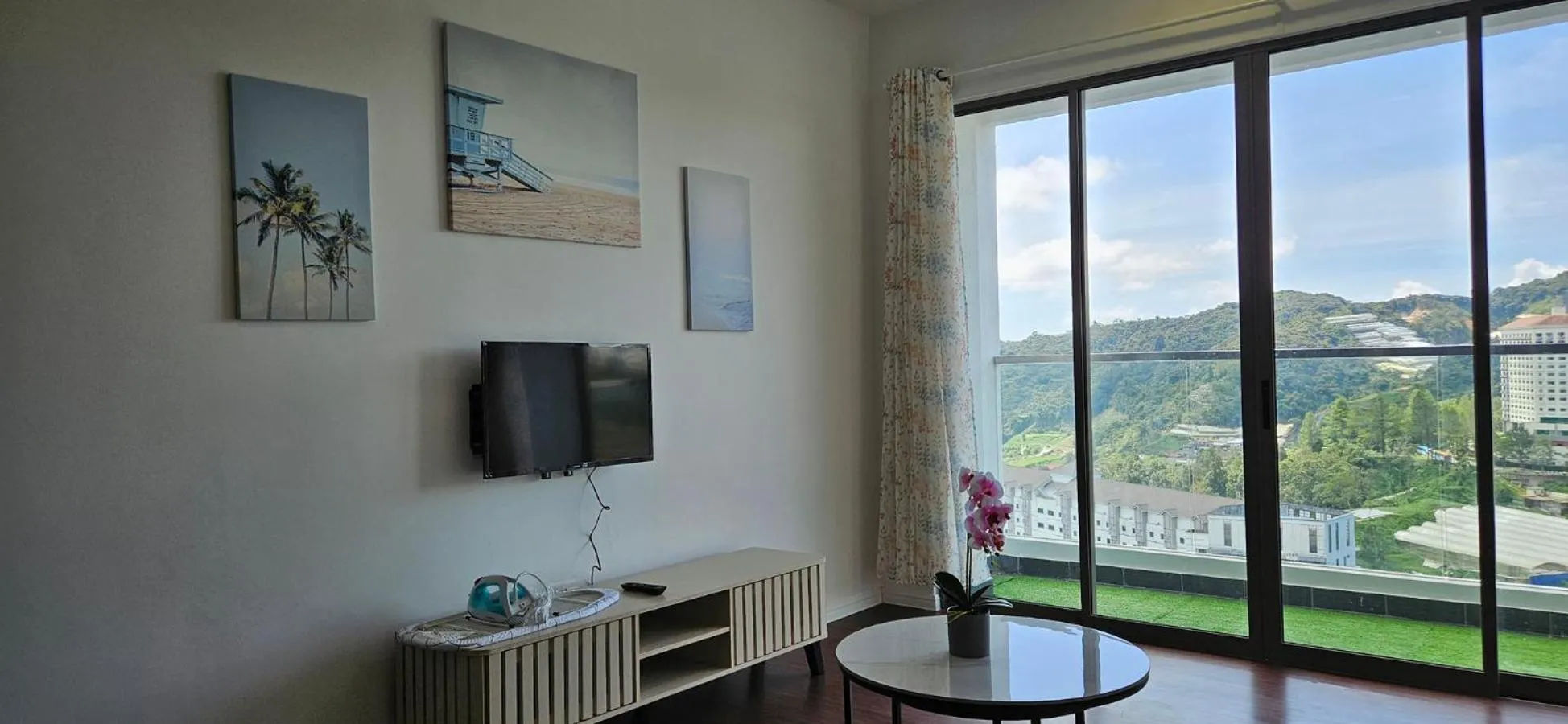 TV and multimedia in PLAY at Palas Horizon @ Kea Farm