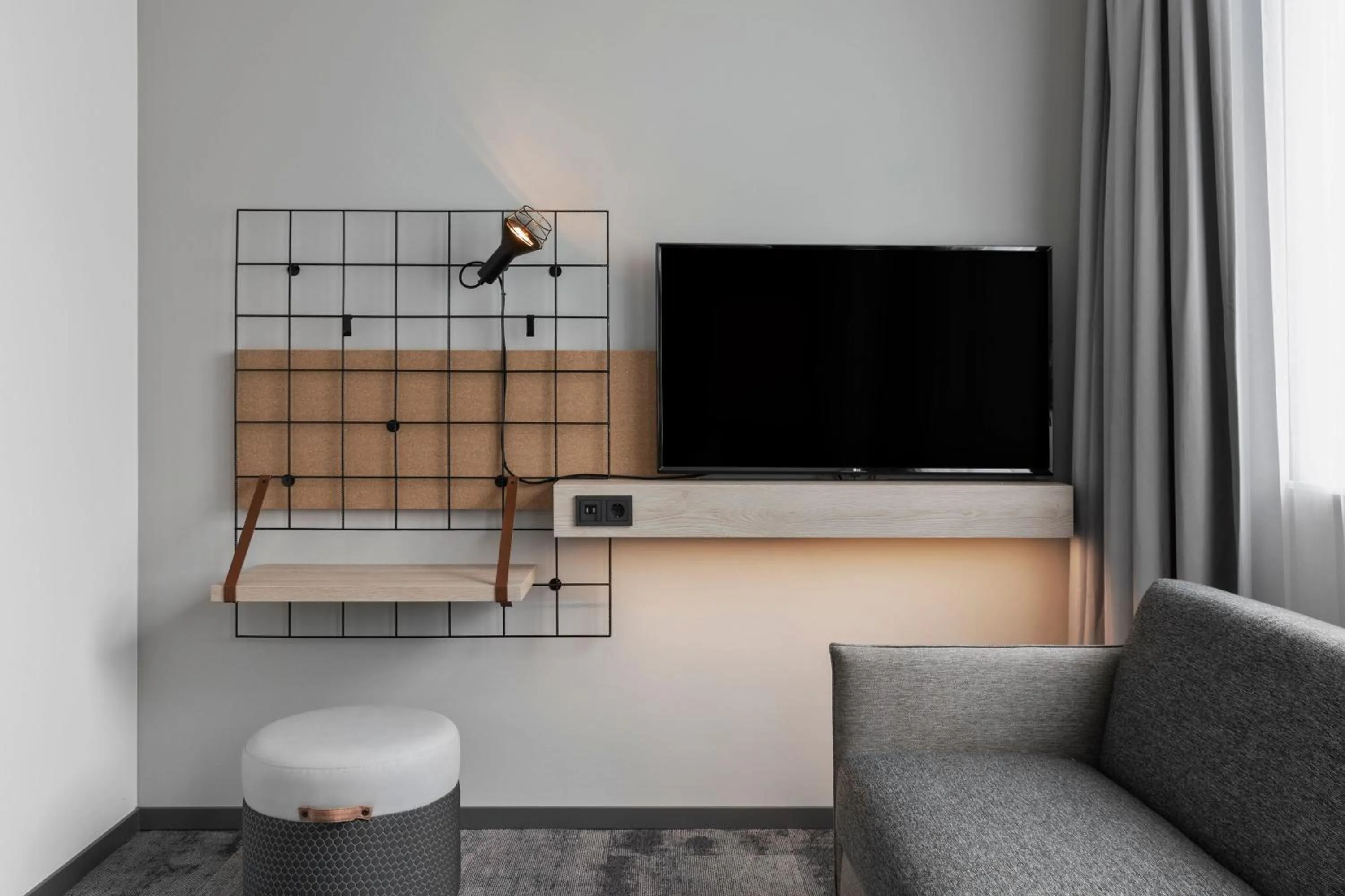 Photo of the whole room in Moxy Duesseldorf City