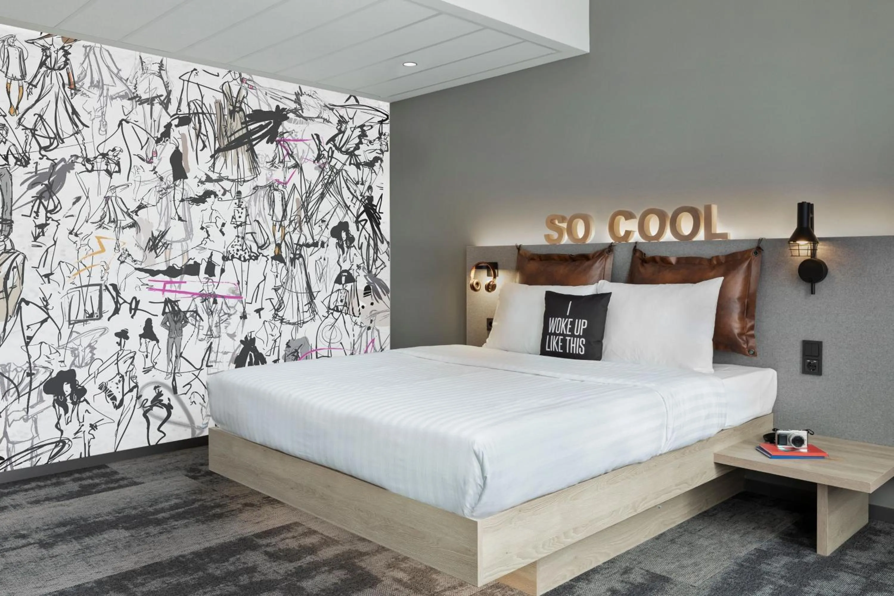 Photo of the whole room, Bed in Moxy Duesseldorf City