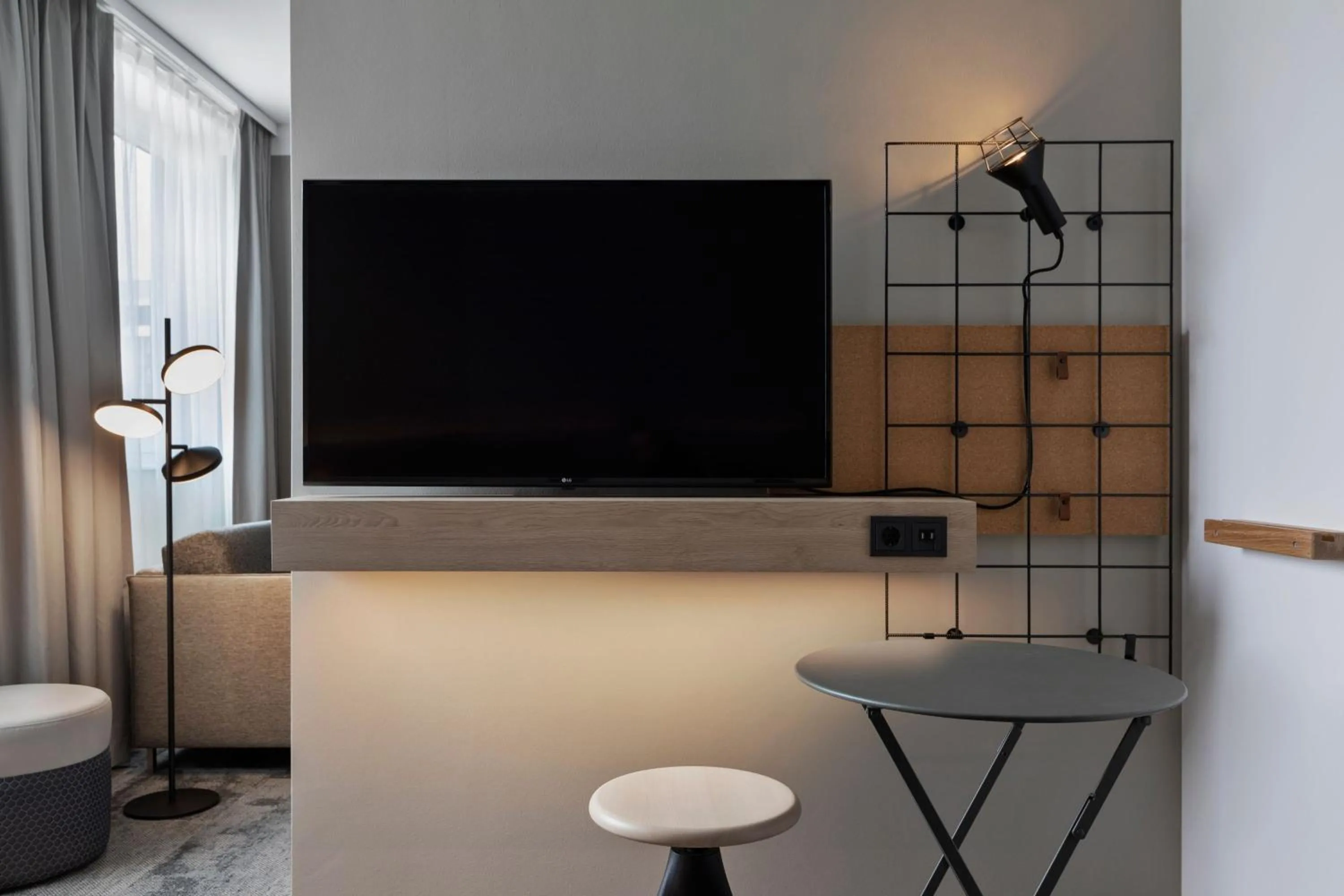 Photo of the whole room in Moxy Duesseldorf City