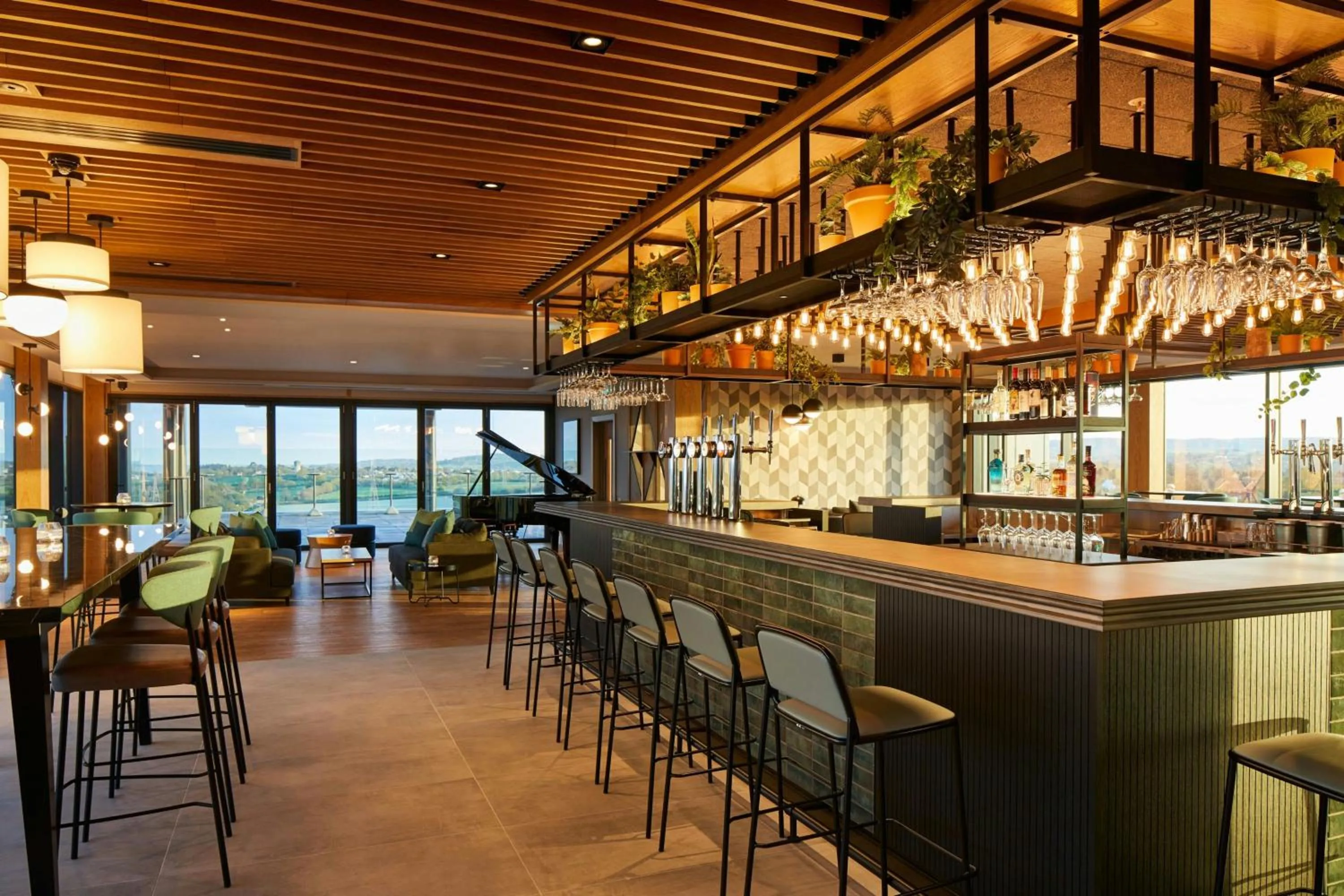 Lounge or bar in Courtyard by Marriott Exeter Sandy Park