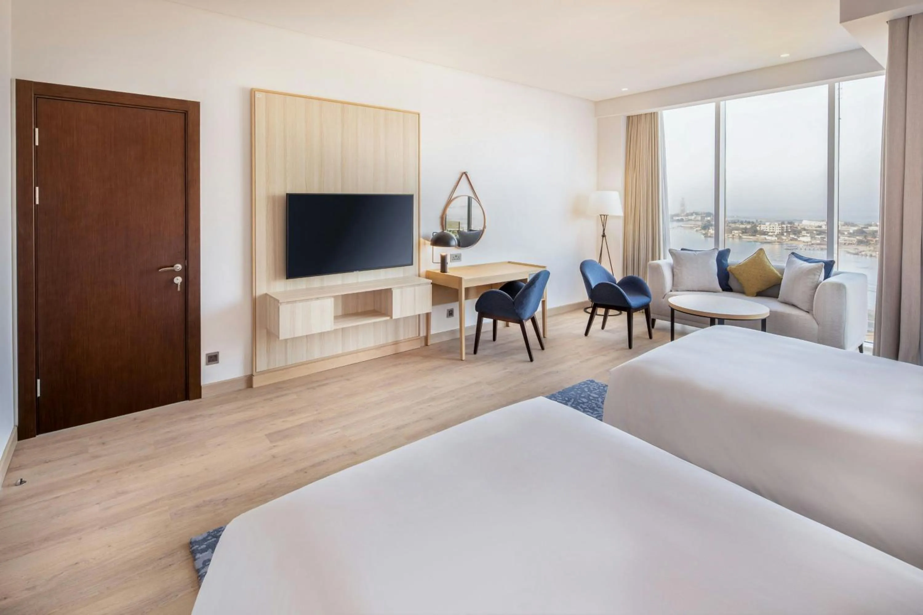 Photo of the whole room, Bed in Four Points by Sheraton Jeddah Corniche