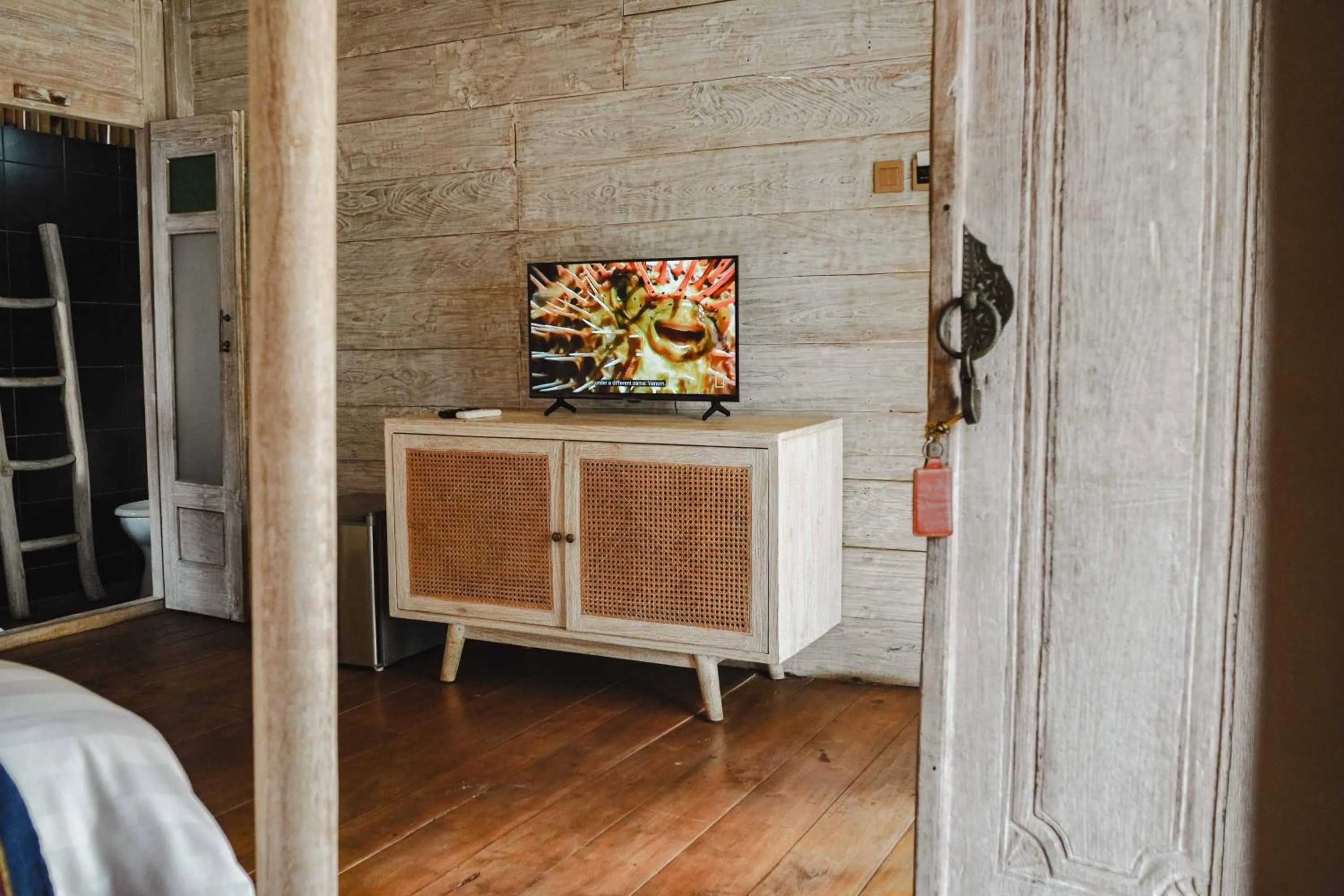 TV and multimedia, Bed in Java Wood