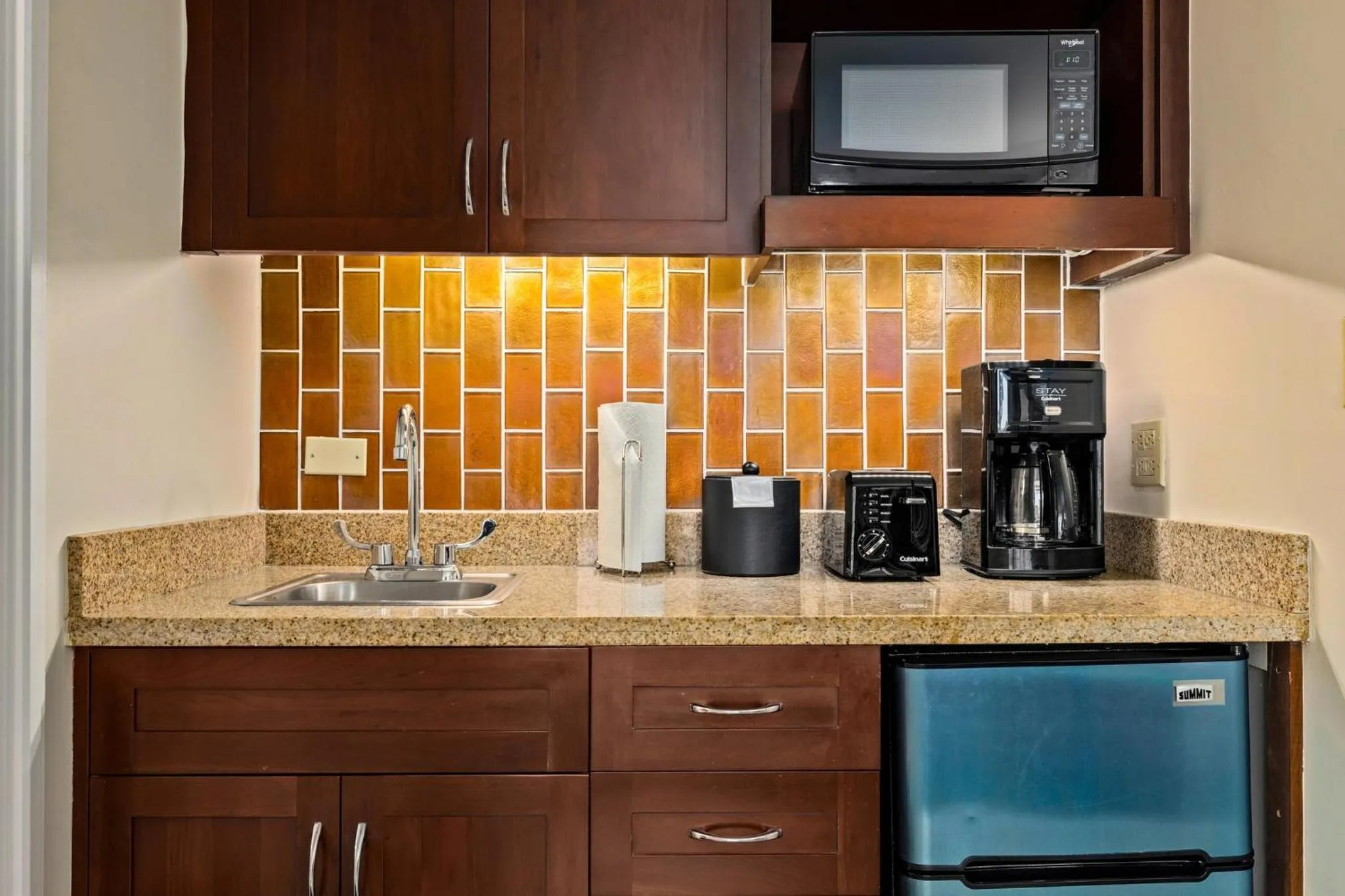 Kitchen or kitchenette in Wyndham Vacation Resorts Royal Garden at Waikiki