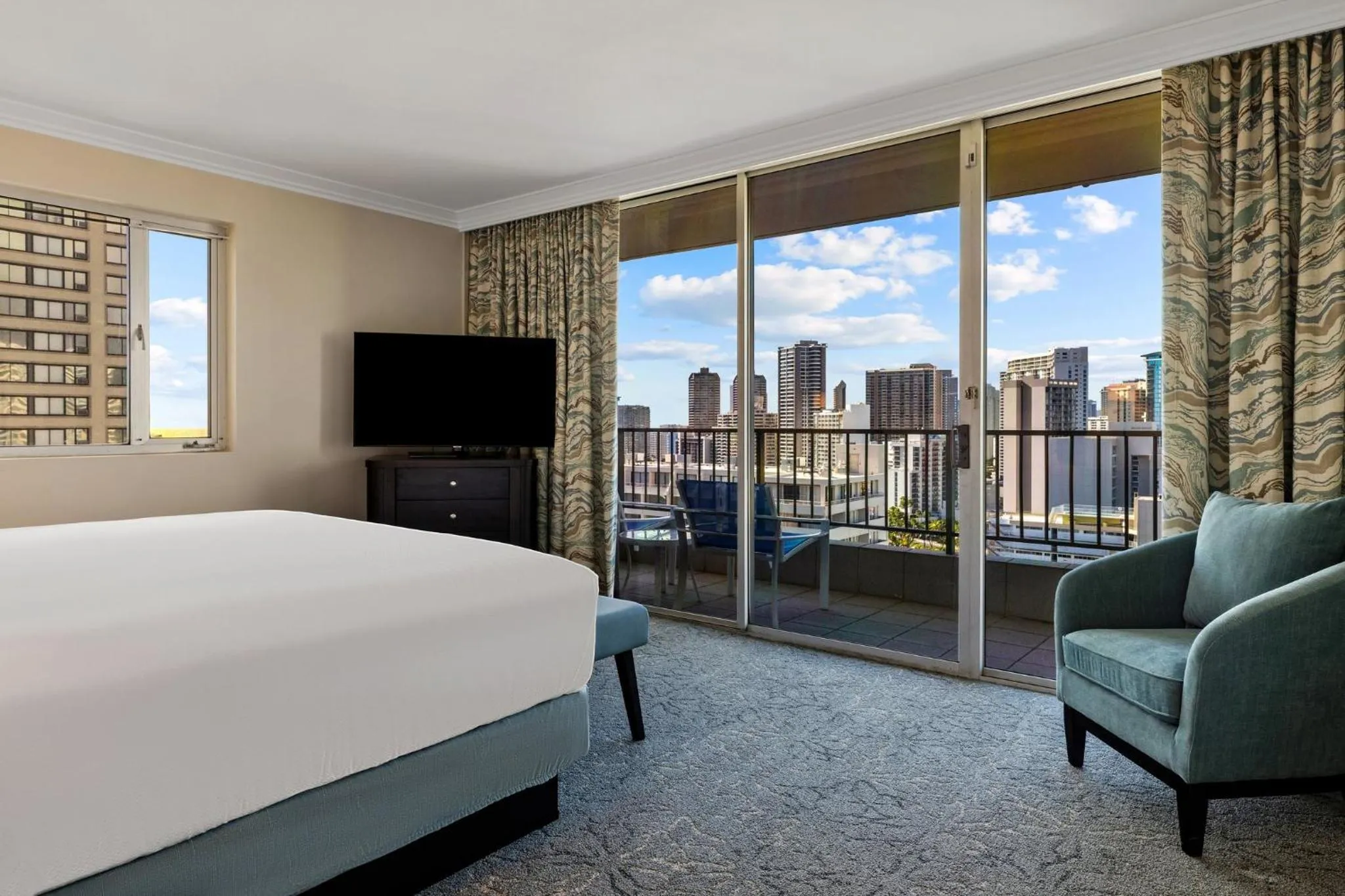 Bedroom, Bed in Wyndham Vacation Resorts Royal Garden at Waikiki