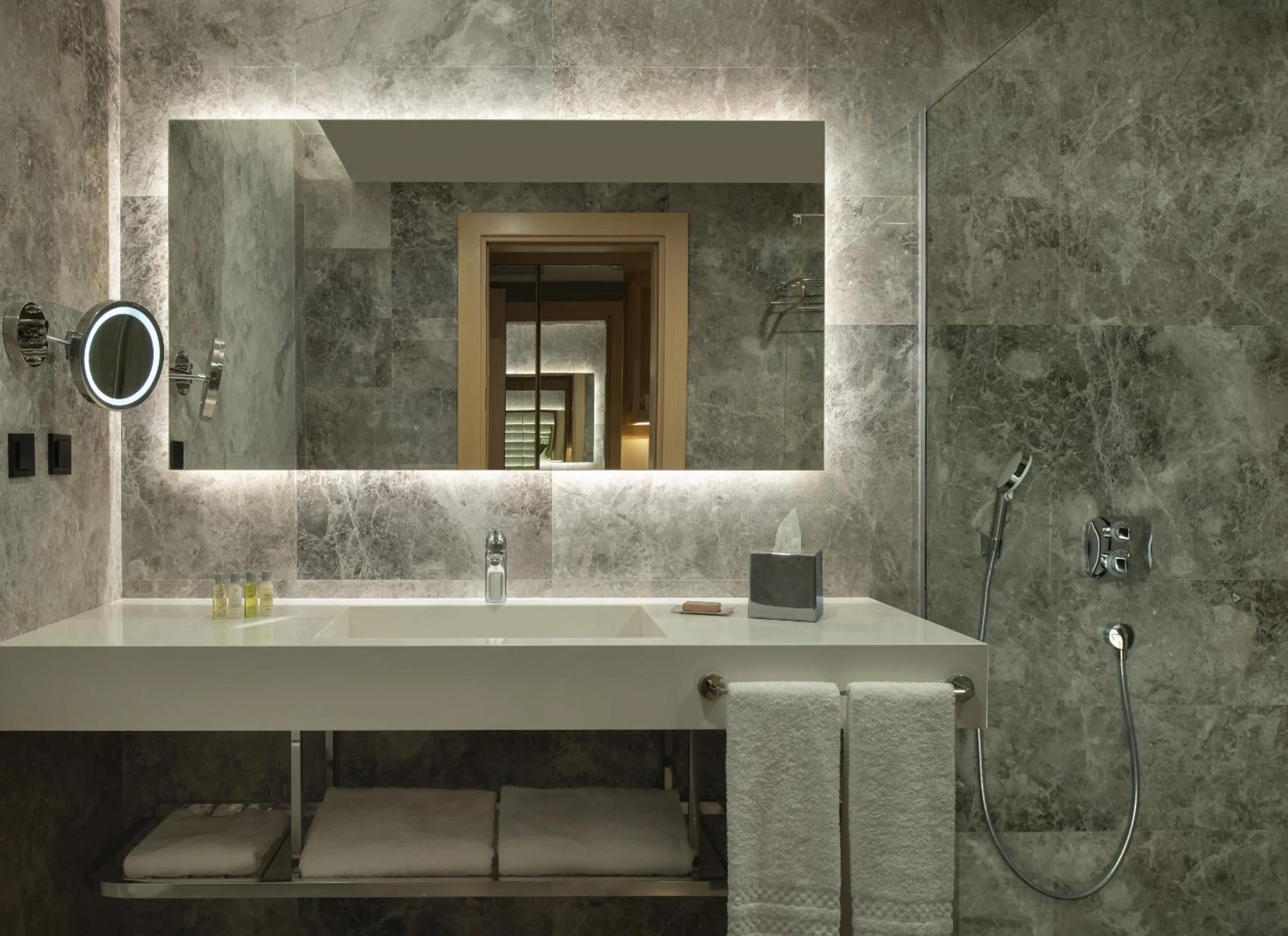 Shower in DoubleTree by Hilton Manisa