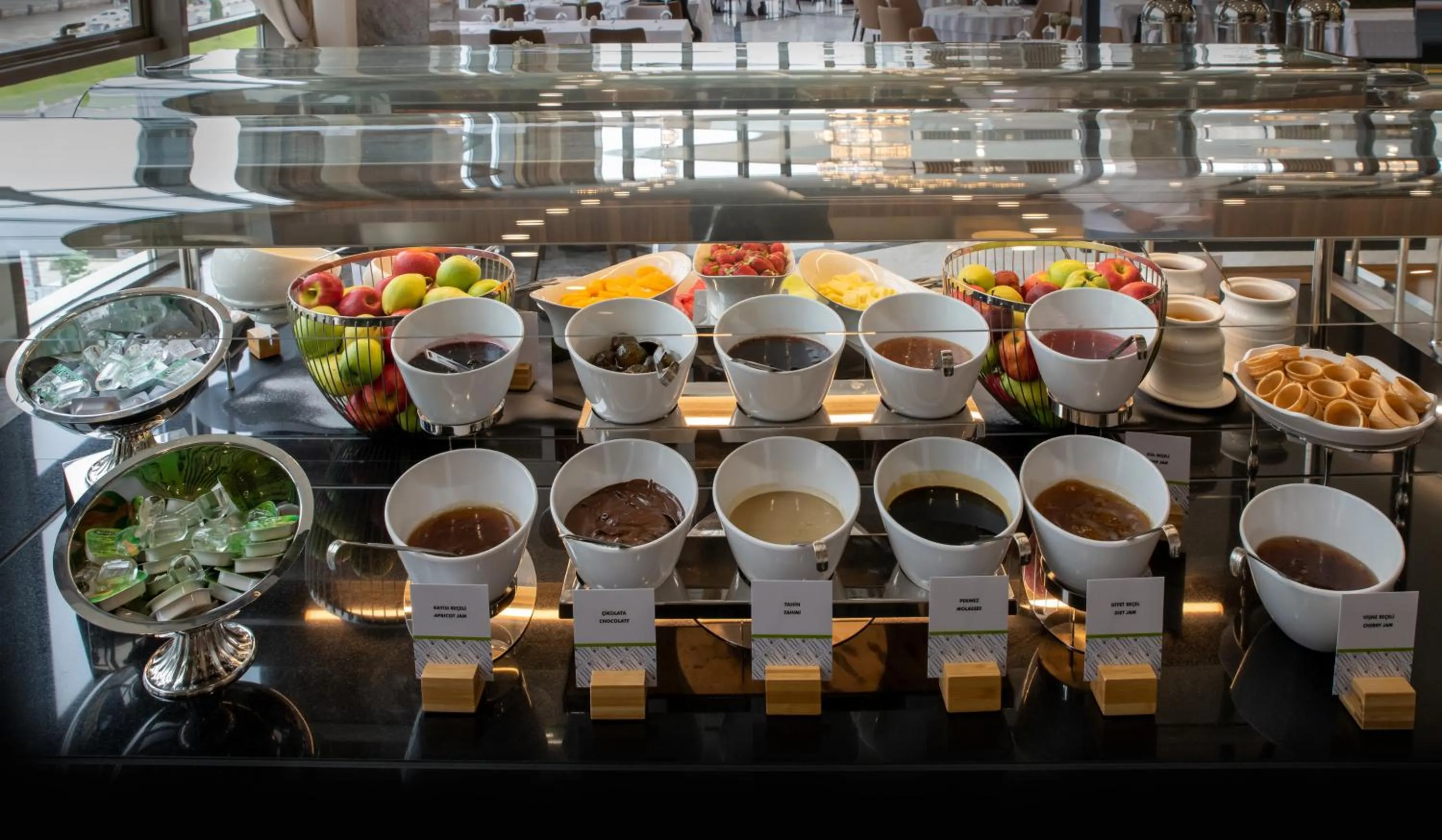 Restaurant/places to eat in DoubleTree by Hilton Manisa