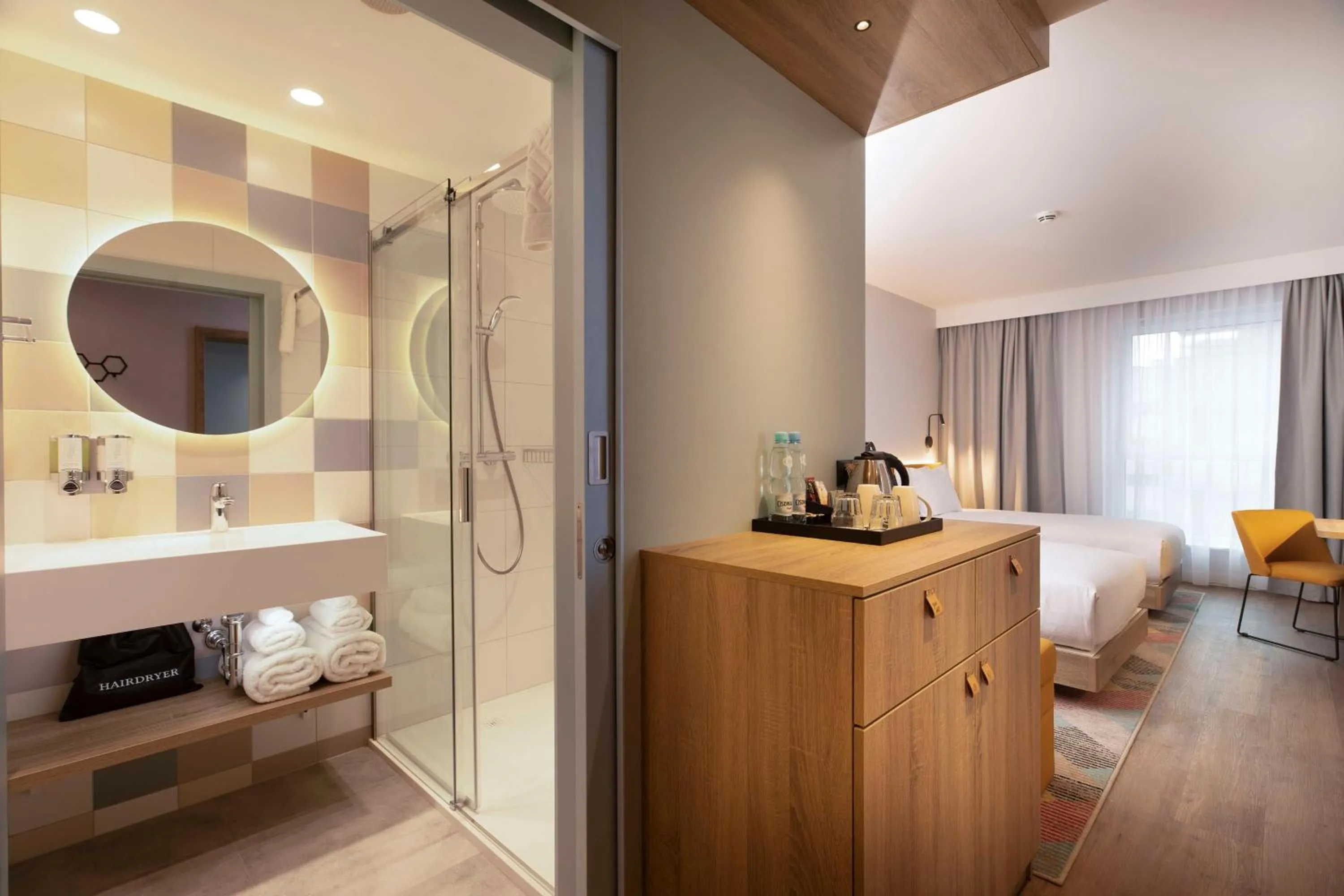 Bathroom, Bed in Hampton By Hilton Bialystok