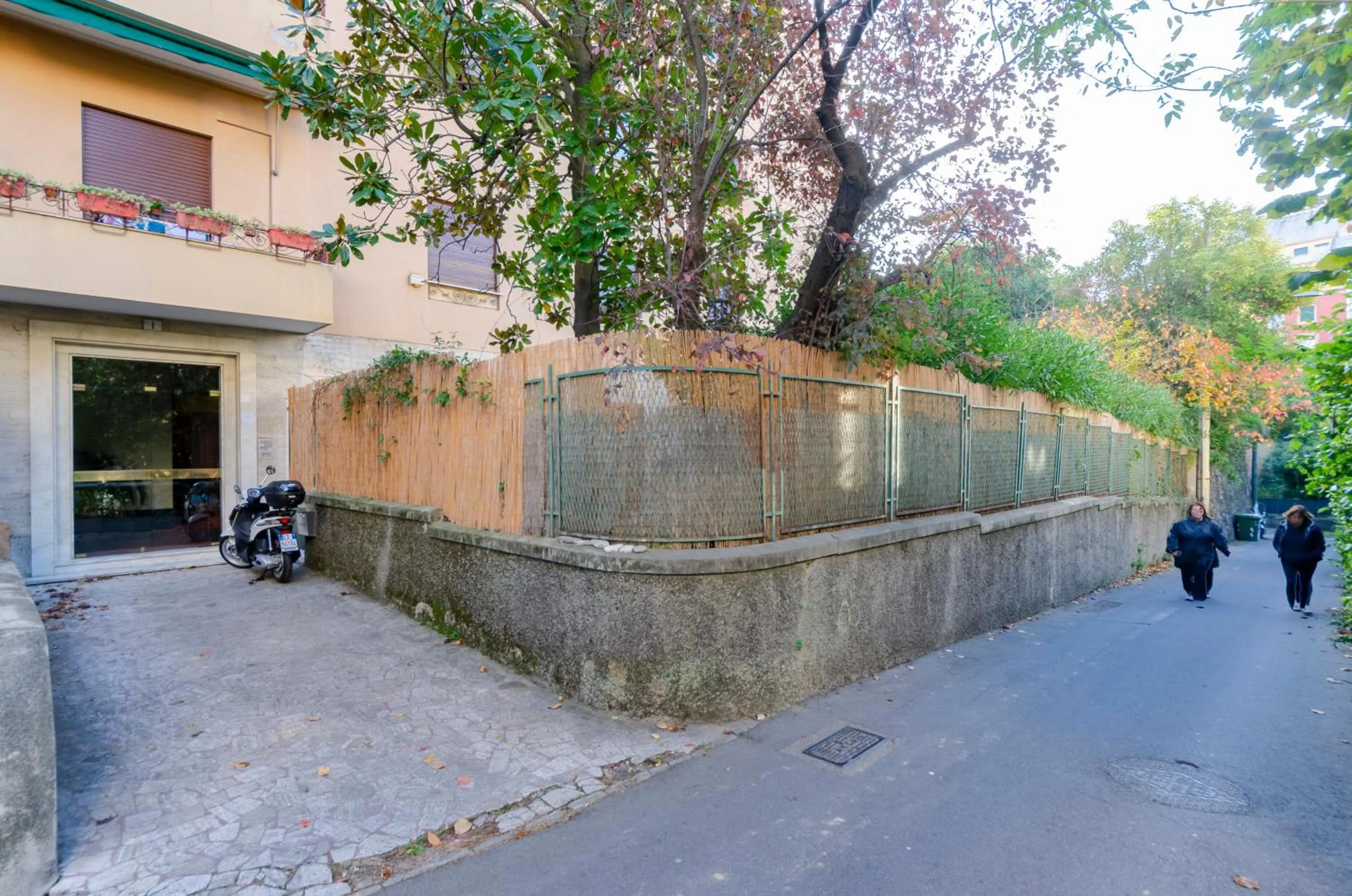 Facade/entrance in JOIVY Apt for 7 Perfect for Families close to Beaches