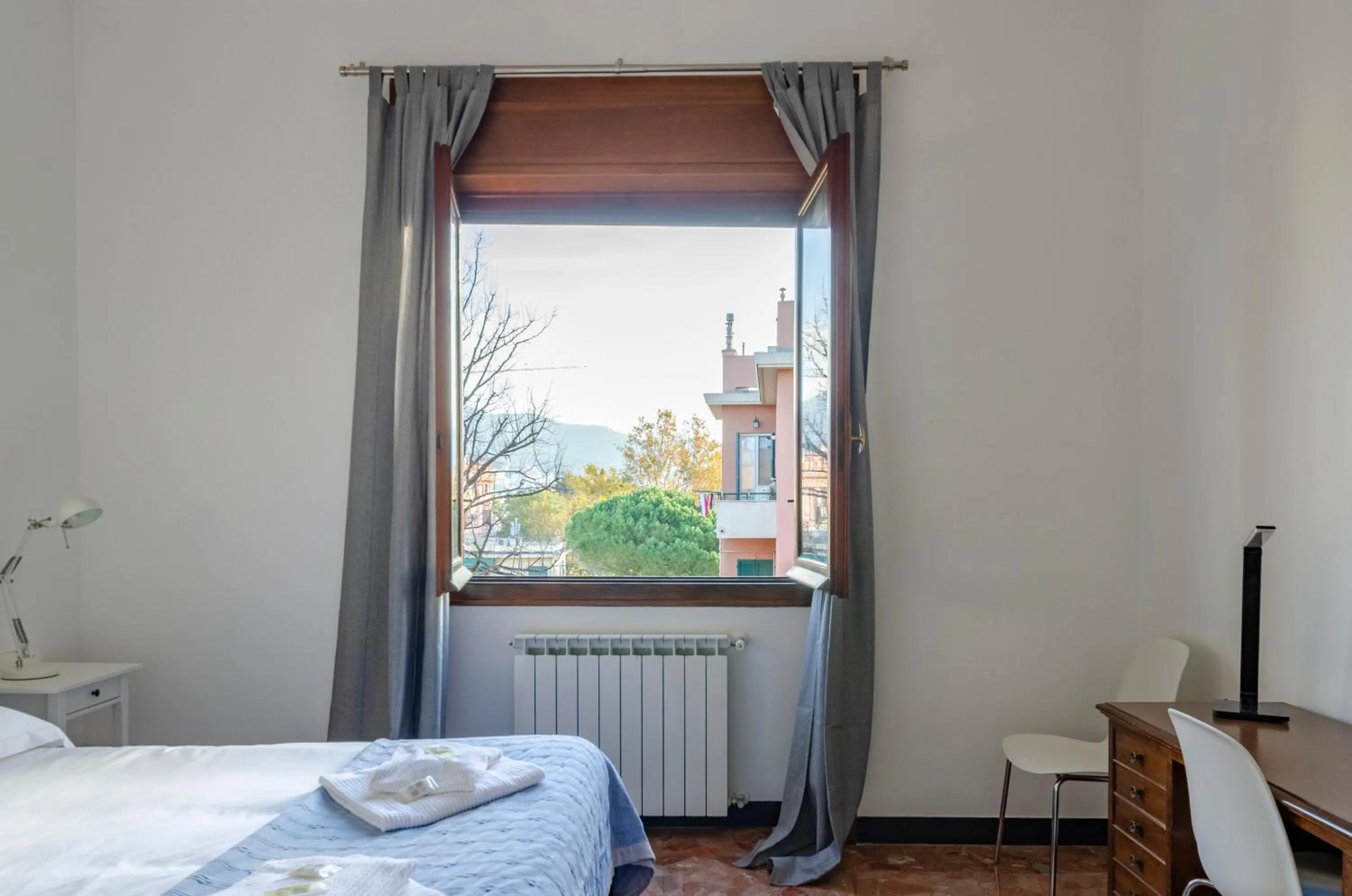 Bed in JOIVY Apt for 7 Perfect for Families close to Beaches