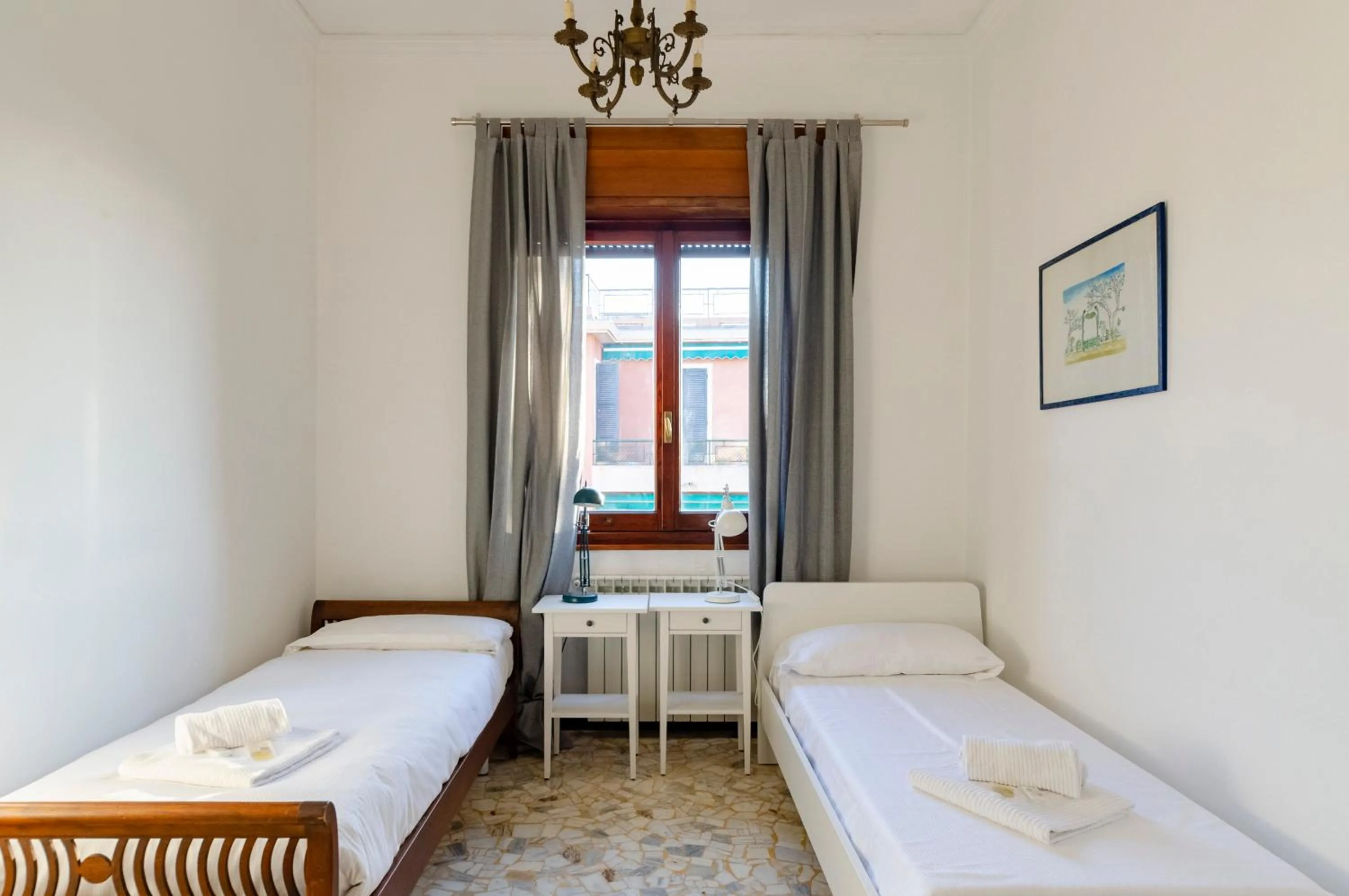 Bed in JOIVY Apt for 7 Perfect for Families close to Beaches