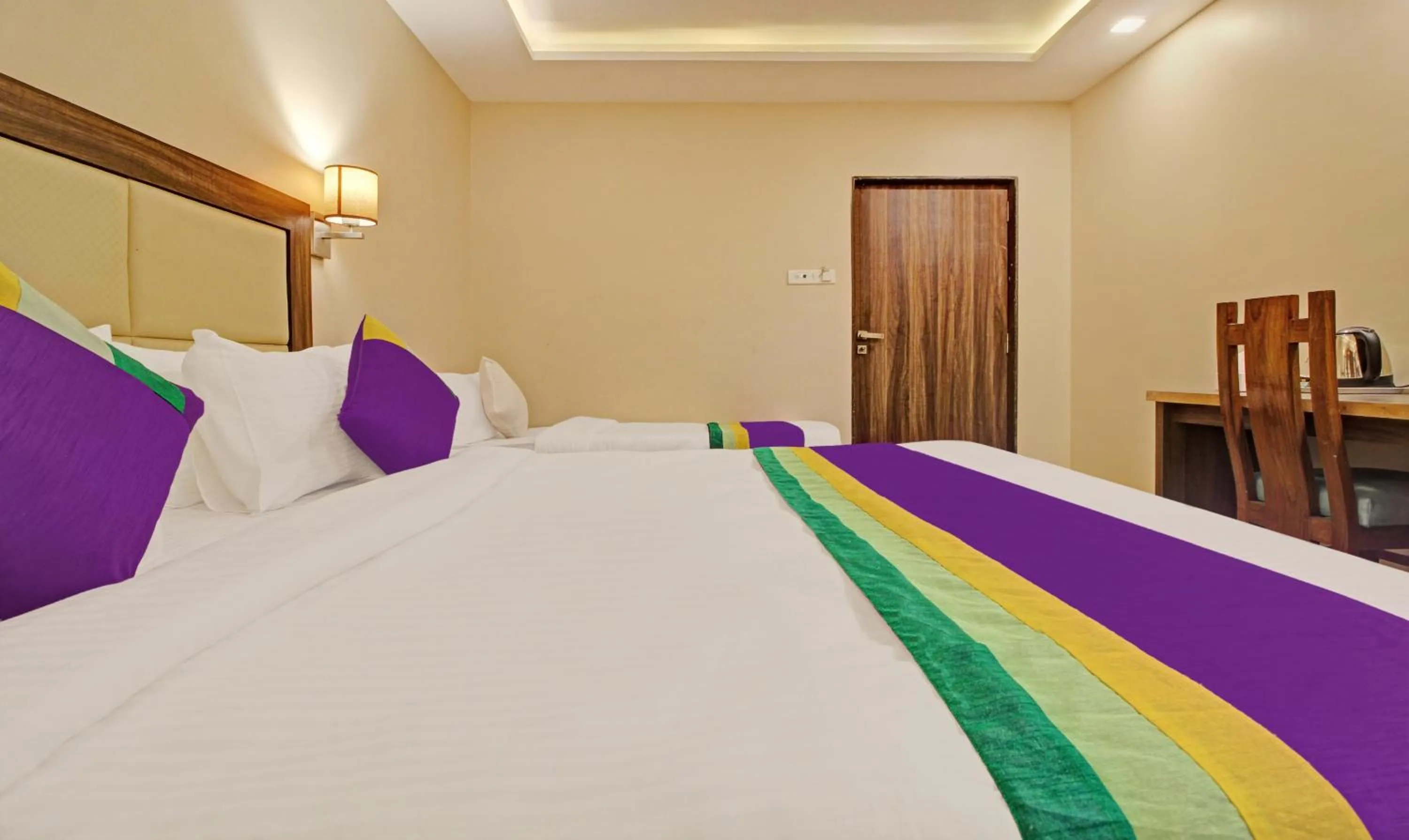 Bedroom in Treebo Mountain Retreat Mahabaleshwar, 600 Mtrs From Lingmala Waterfall