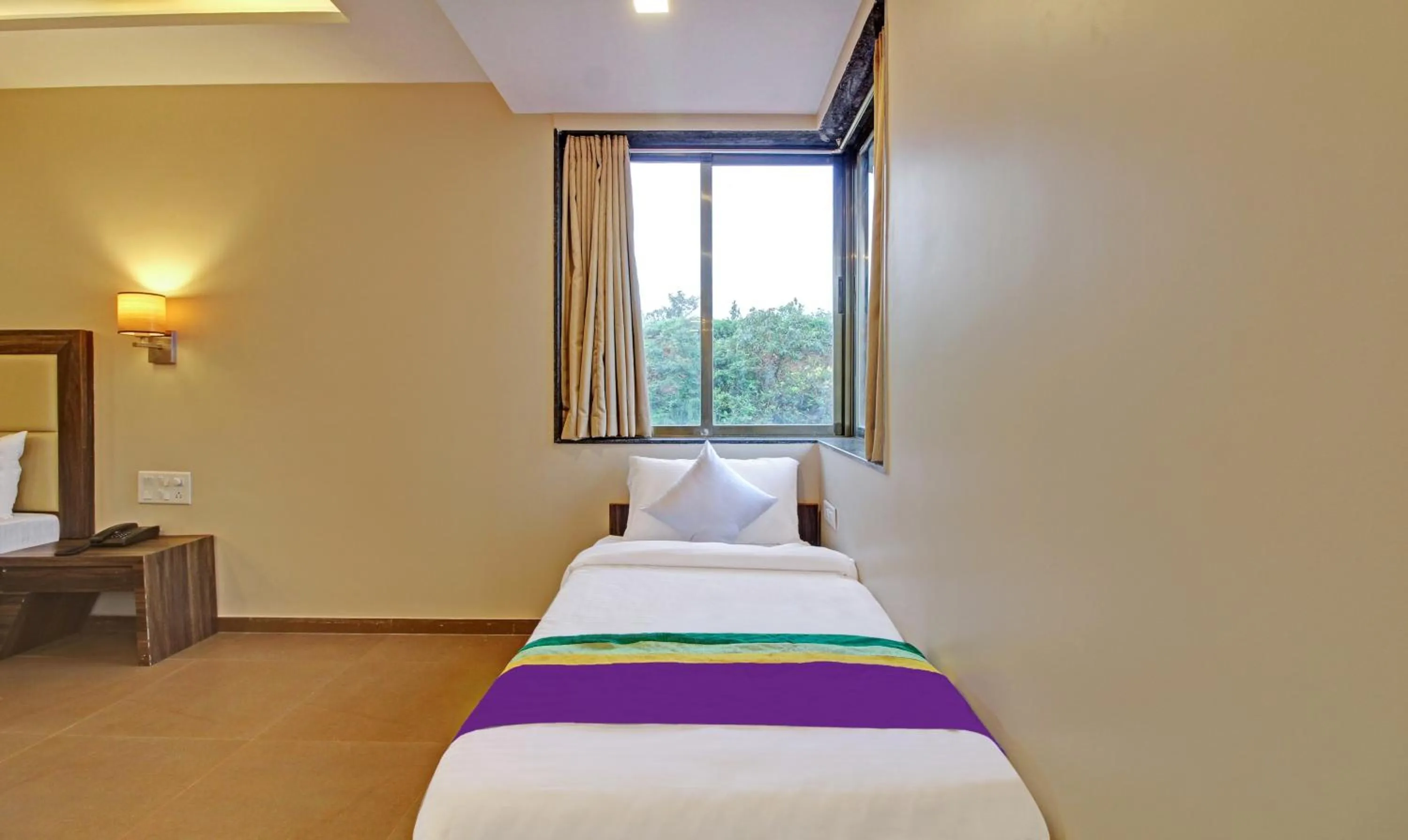 Bedroom in Treebo Mountain Retreat Mahabaleshwar, 600 Mtrs From Lingmala Waterfall