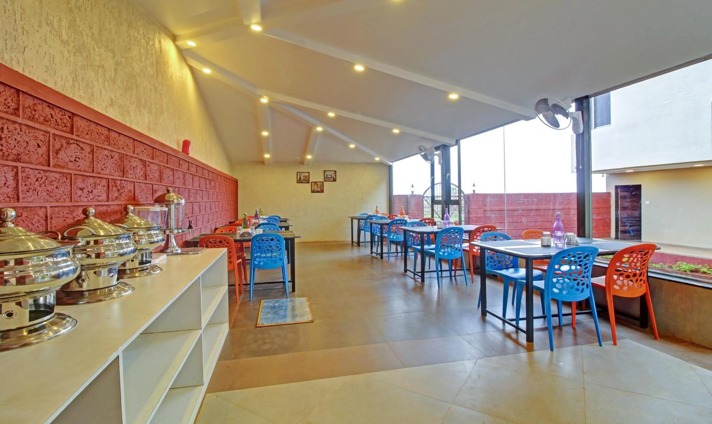 Restaurant/places to eat in Treebo Mountain Retreat Mahabaleshwar, 600 Mtrs From Lingmala Waterfall