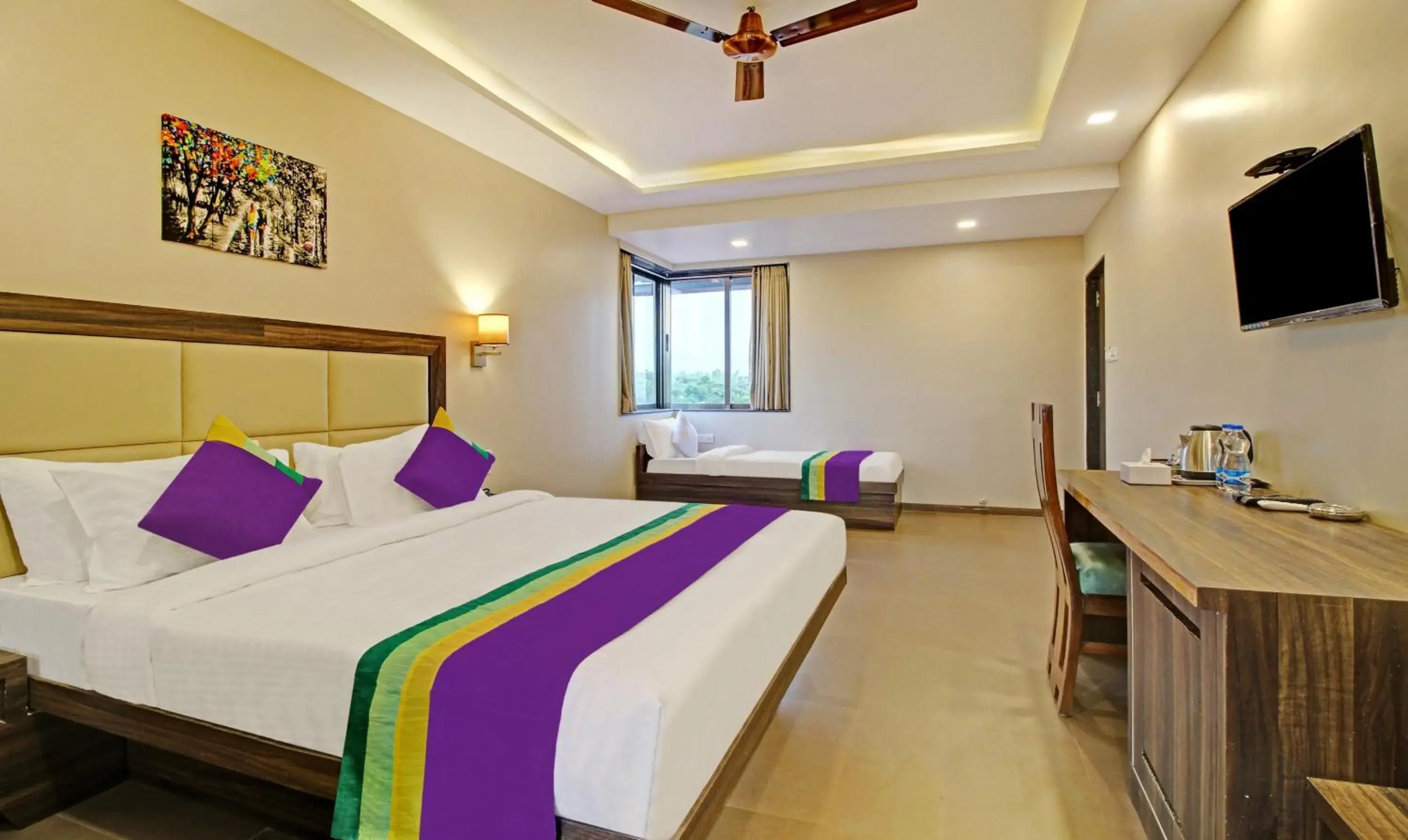 Bedroom, Bed in Treebo Mountain Retreat Mahabaleshwar, 600 Mtrs From Lingmala Waterfall Bedroom, Bed in Treebo Mountain Retreat Mahabaleshwar, 600 Mtrs From Lingmala Waterfall