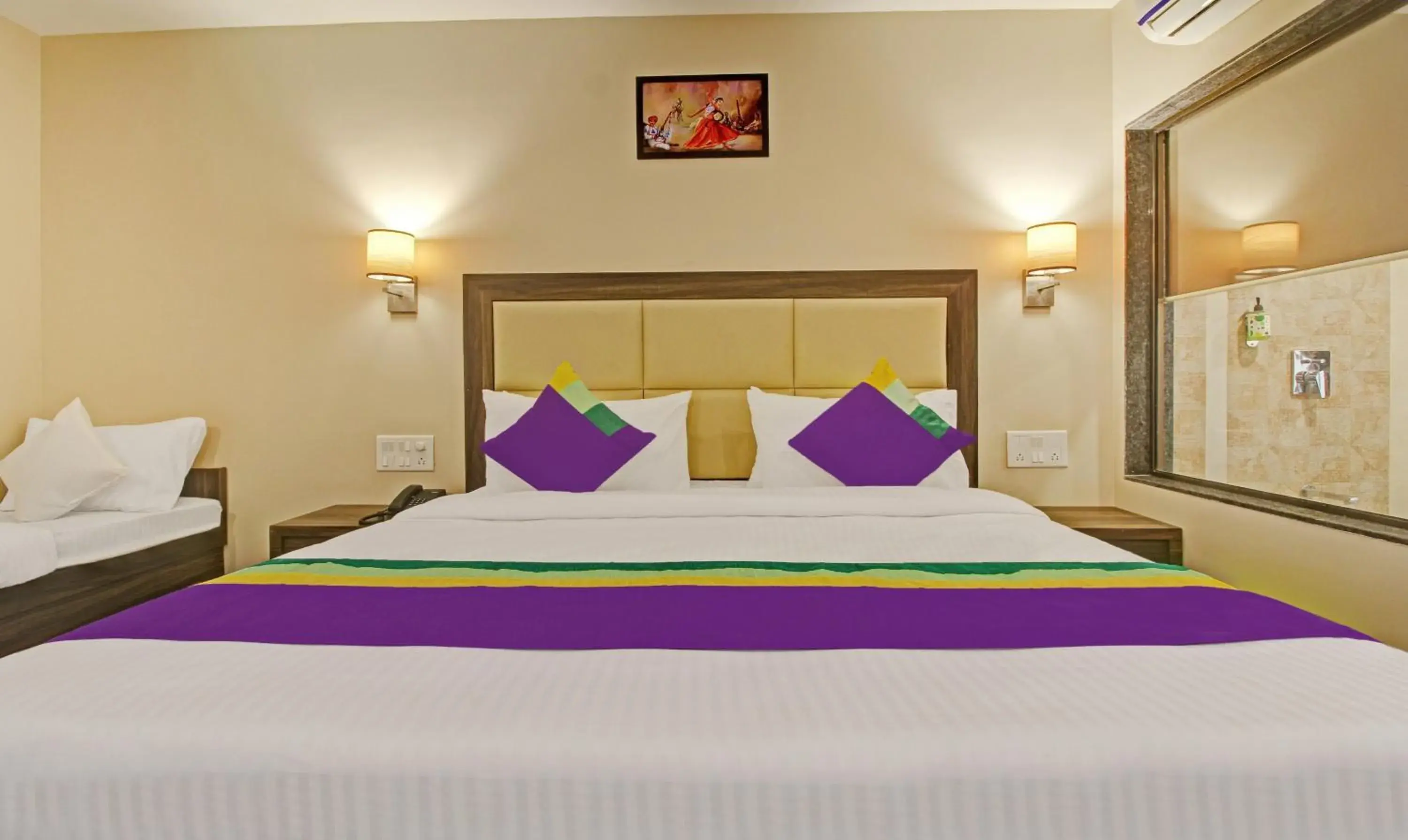 Bedroom, Bed in Treebo Mountain Retreat Mahabaleshwar, 600 Mtrs From Lingmala Waterfall Bedroom, Bed in Treebo Mountain Retreat Mahabaleshwar, 600 Mtrs From Lingmala Waterfall