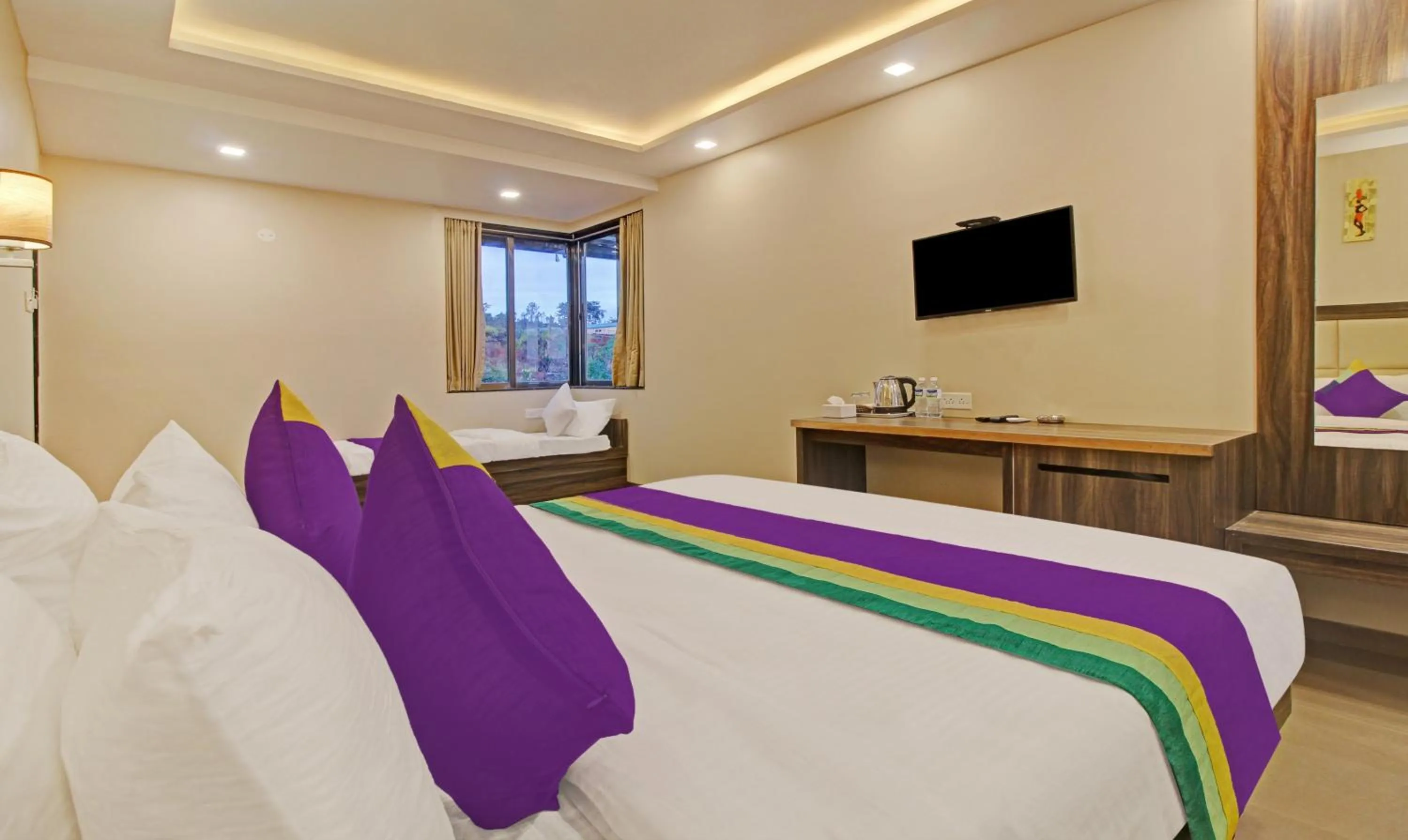 Bedroom in Treebo Mountain Retreat Mahabaleshwar, 600 Mtrs From Lingmala Waterfall