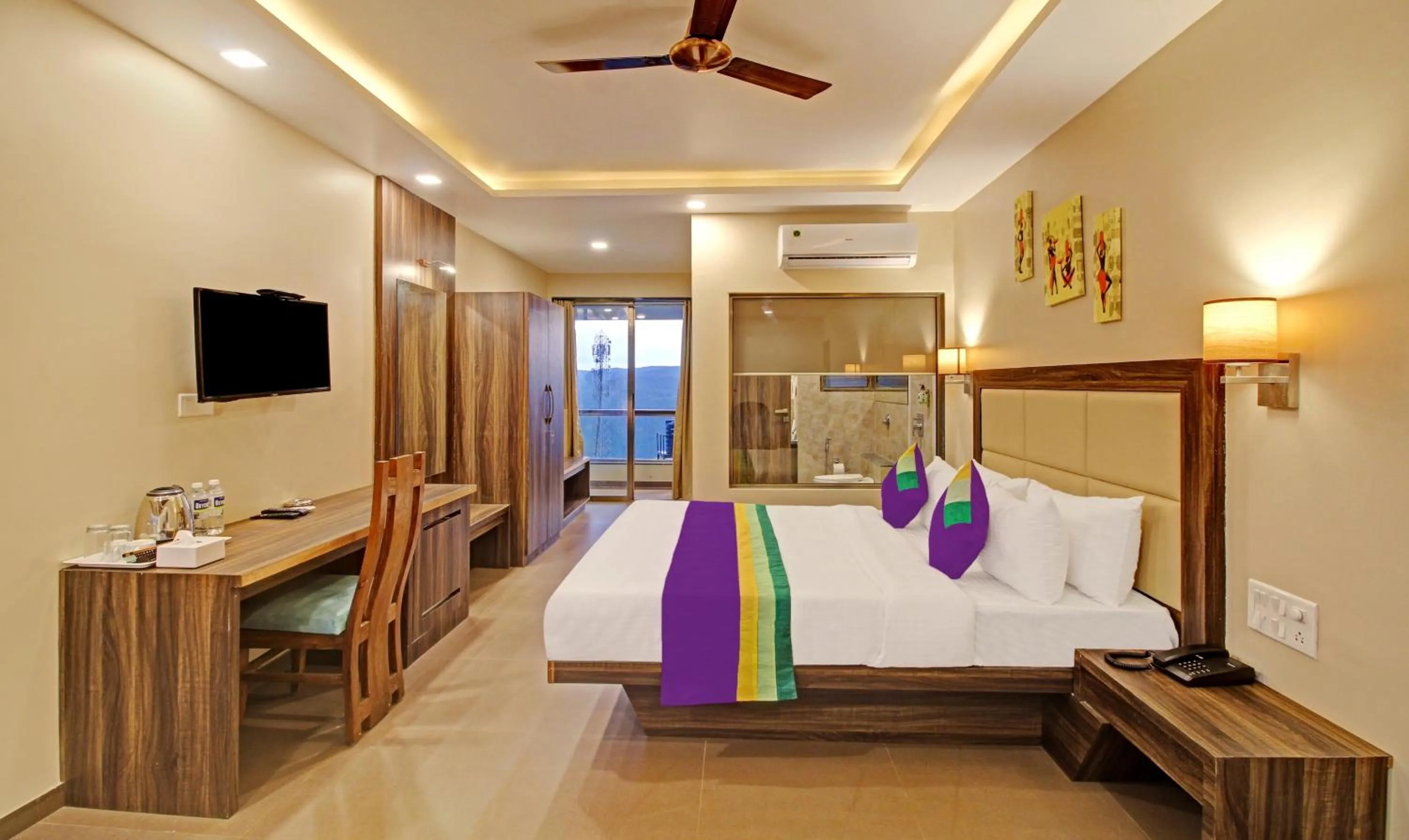 Bedroom in Treebo Mountain Retreat Mahabaleshwar, 600 Mtrs From Lingmala Waterfall