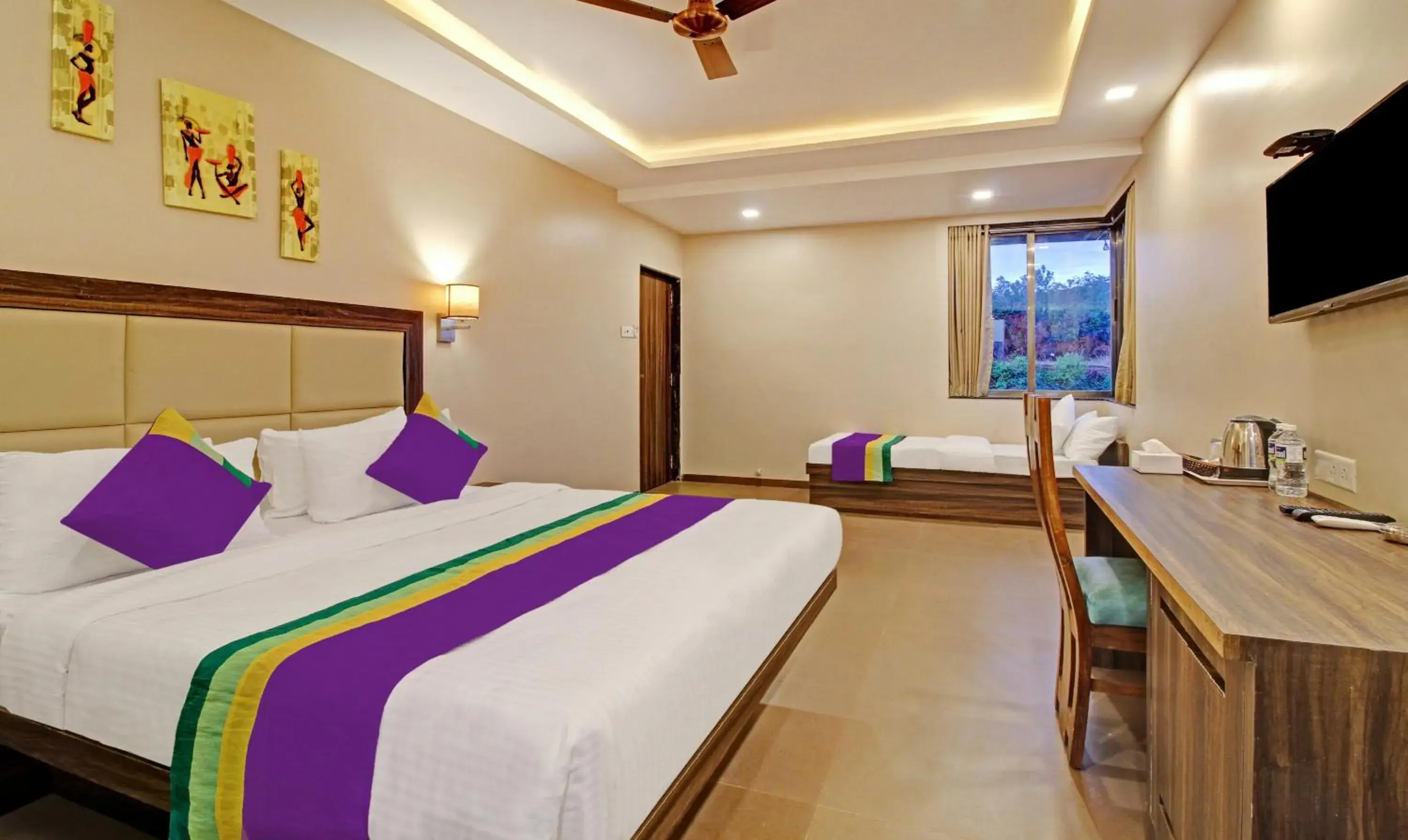 Bedroom, Bed in Treebo Mountain Retreat Mahabaleshwar, 600 Mtrs From Lingmala Waterfall Bedroom, Bed in Treebo Mountain Retreat Mahabaleshwar, 600 Mtrs From Lingmala Waterfall