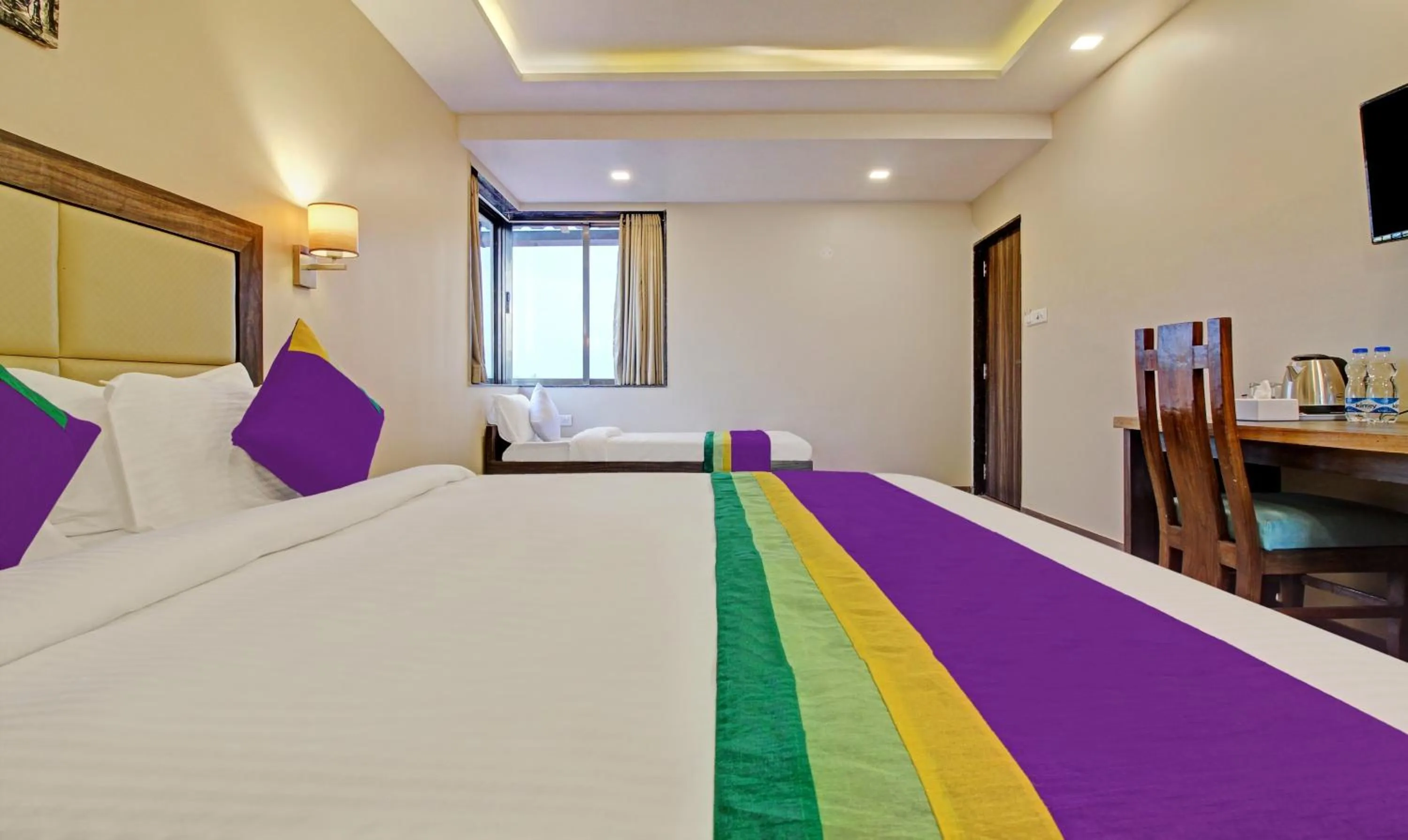 Bedroom in Treebo Mountain Retreat Mahabaleshwar, 600 Mtrs From Lingmala Waterfall