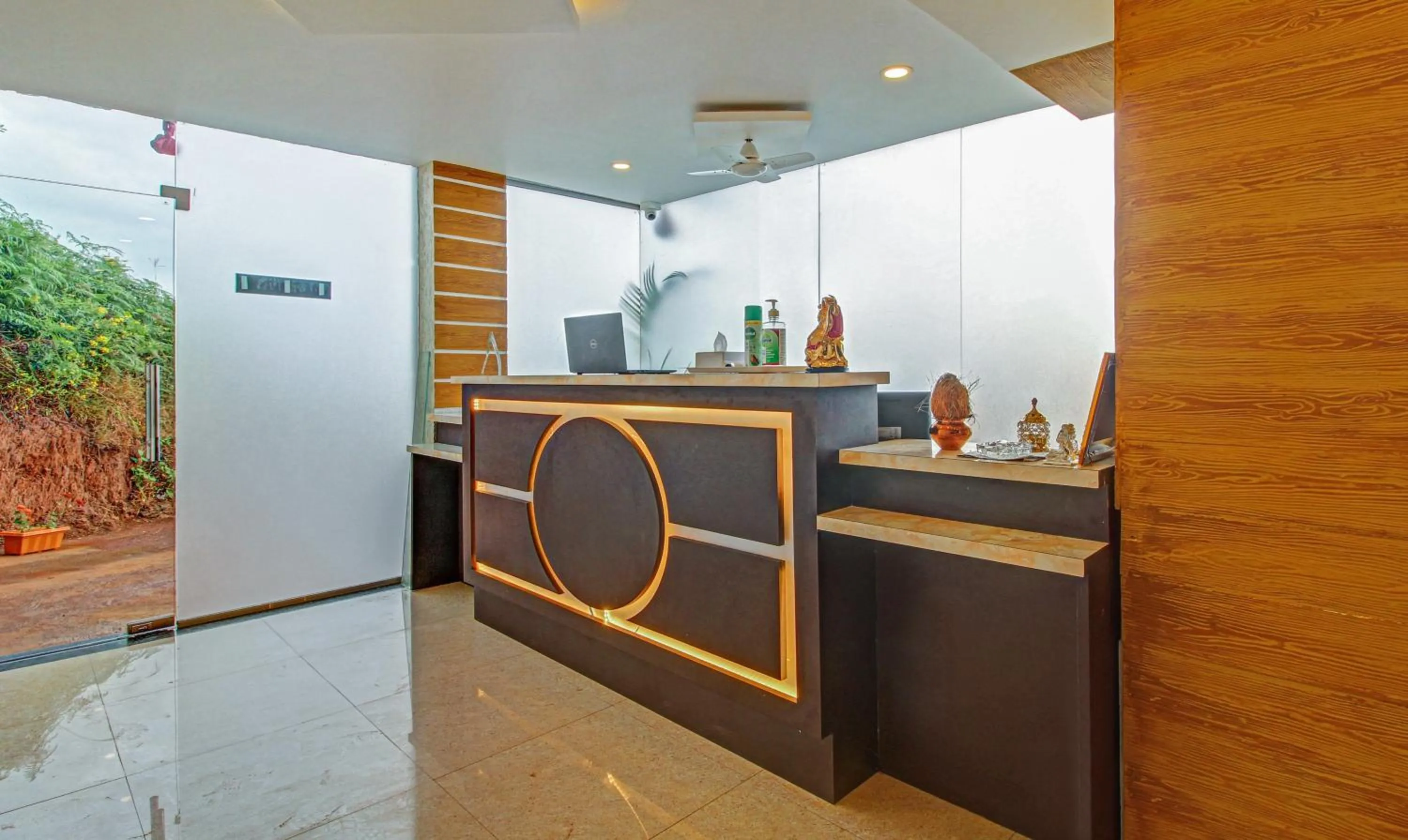 Lobby or reception in Treebo Mountain Retreat Mahabaleshwar, 600 Mtrs From Lingmala Waterfall