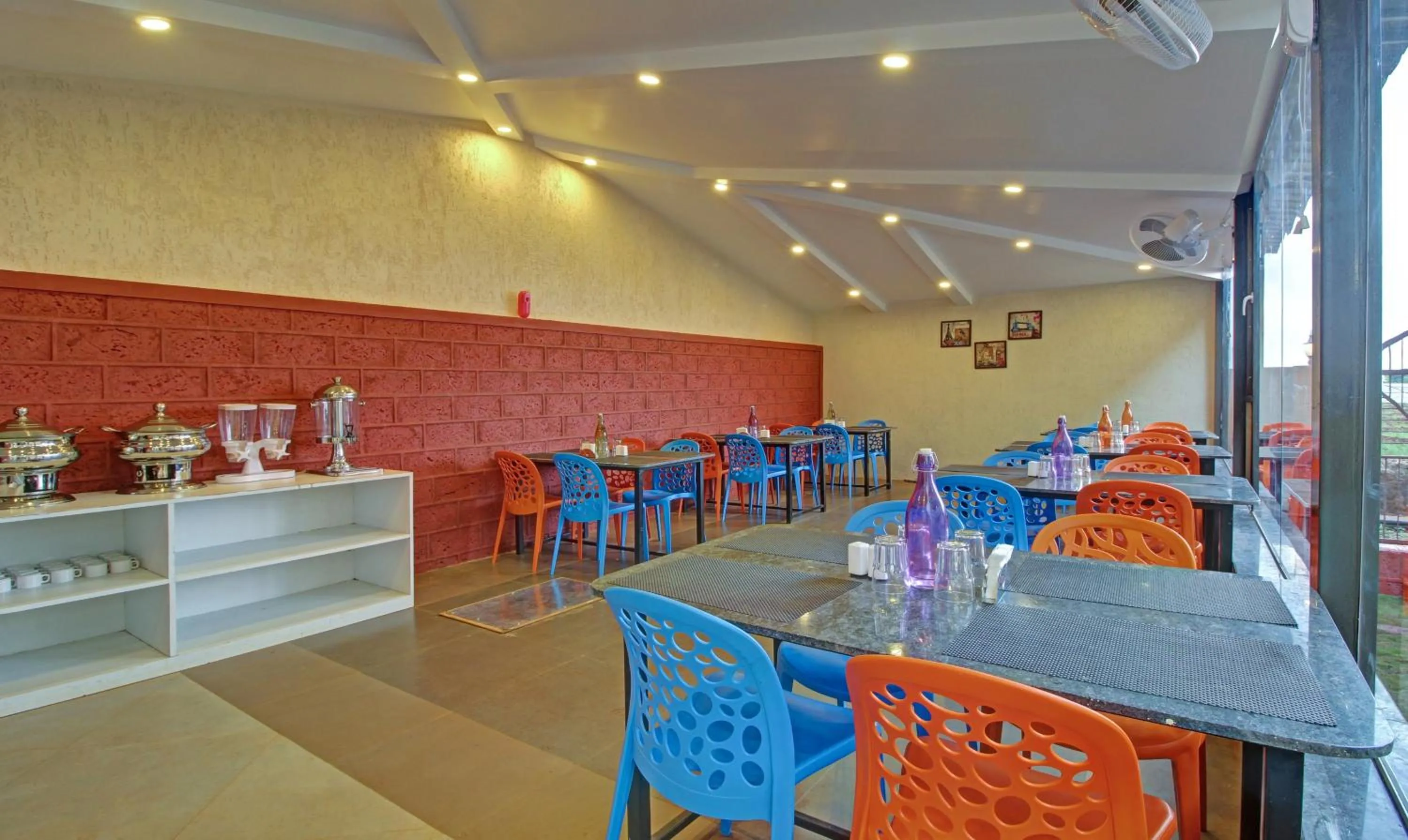 Restaurant/places to eat in Treebo Mountain Retreat Mahabaleshwar, 600 Mtrs From Lingmala Waterfall