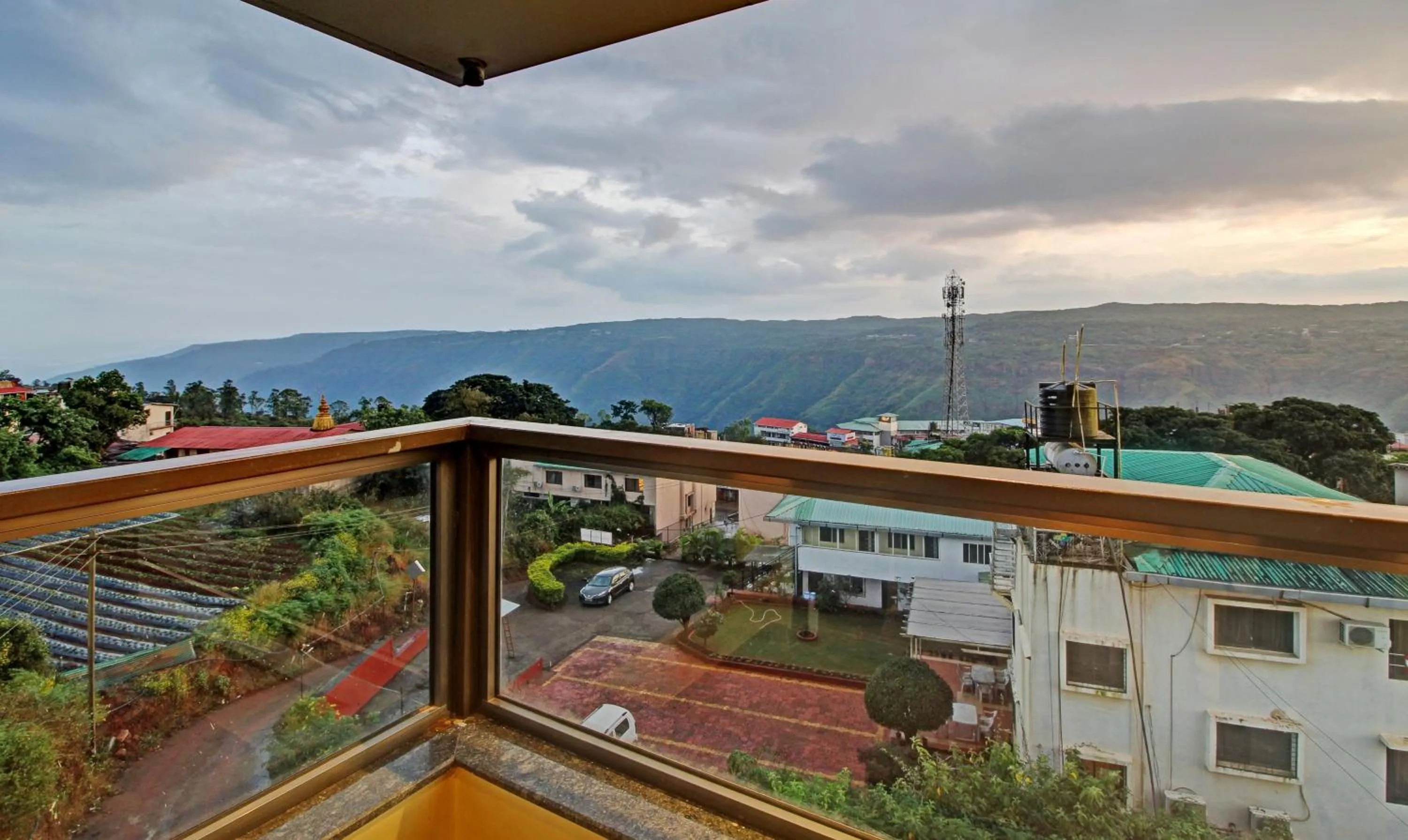 Balcony/Terrace in Treebo Mountain Retreat Mahabaleshwar, 600 Mtrs From Lingmala Waterfall