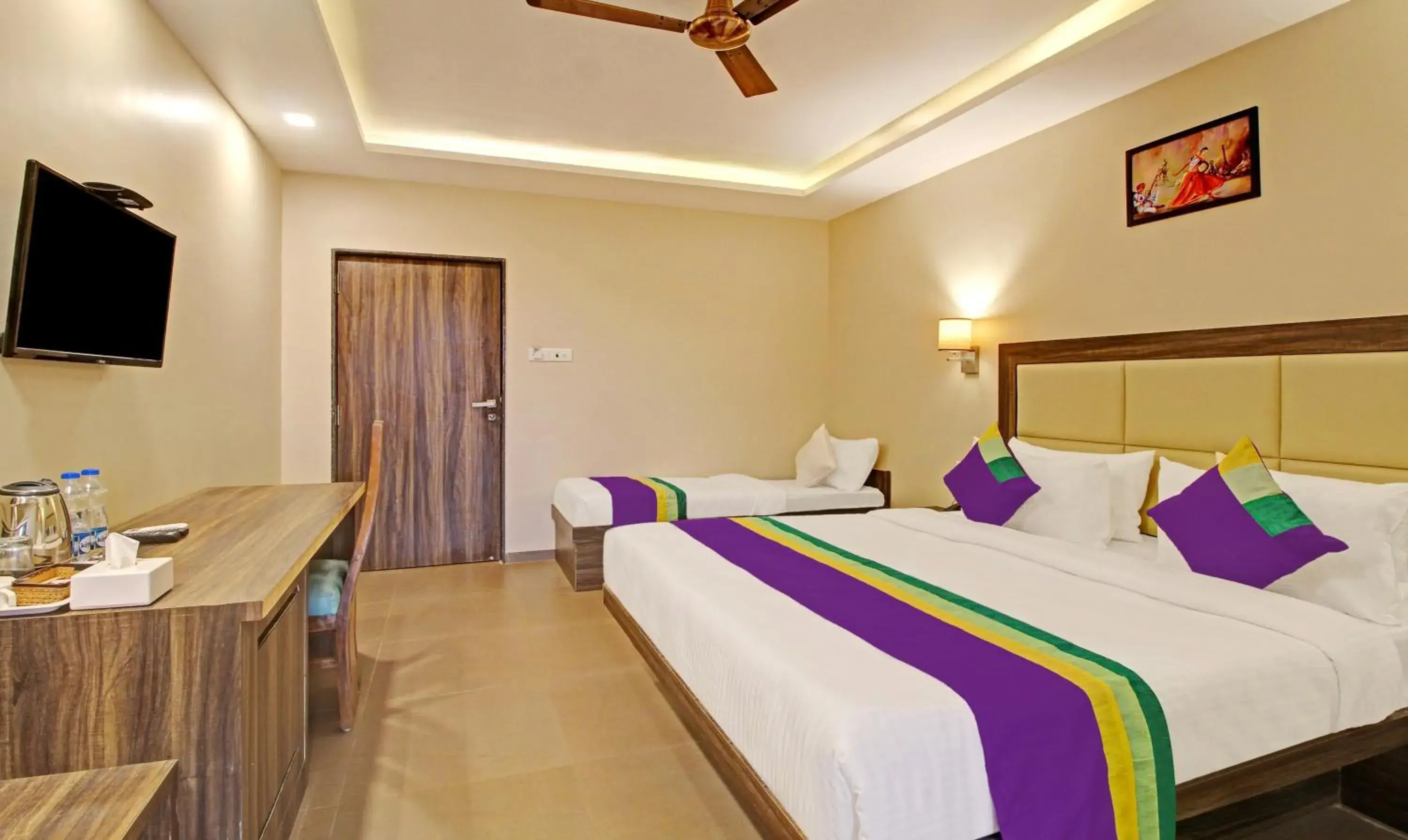 Photo of the whole room, Bed in Treebo Mountain Retreat Mahabaleshwar, 600 Mtrs From Lingmala Waterfall Photo of the whole room, Bed in Treebo Mountain Retreat Mahabaleshwar, 600 Mtrs From Lingmala Waterfall