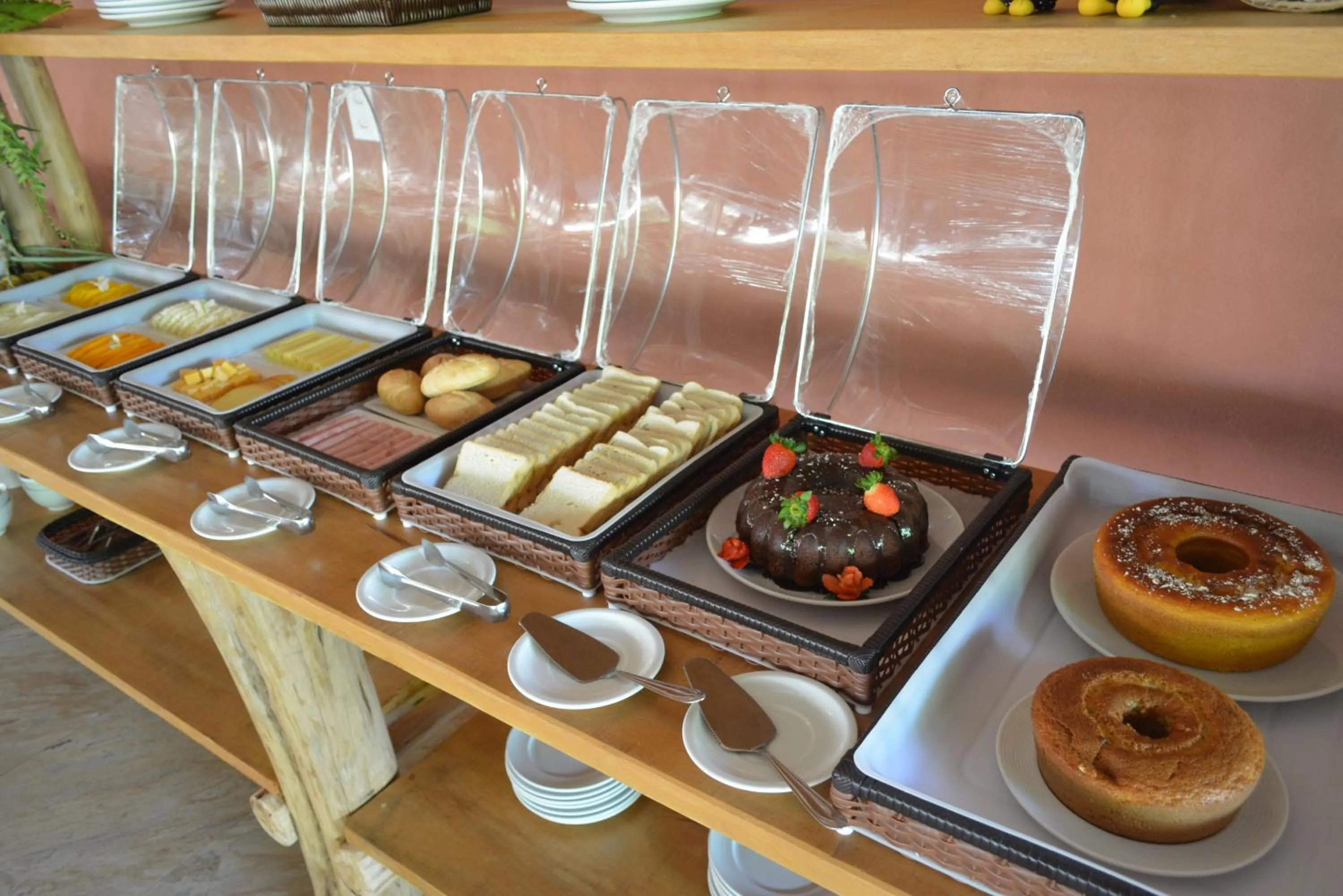 Breakfast in Pousada Vila Camurim