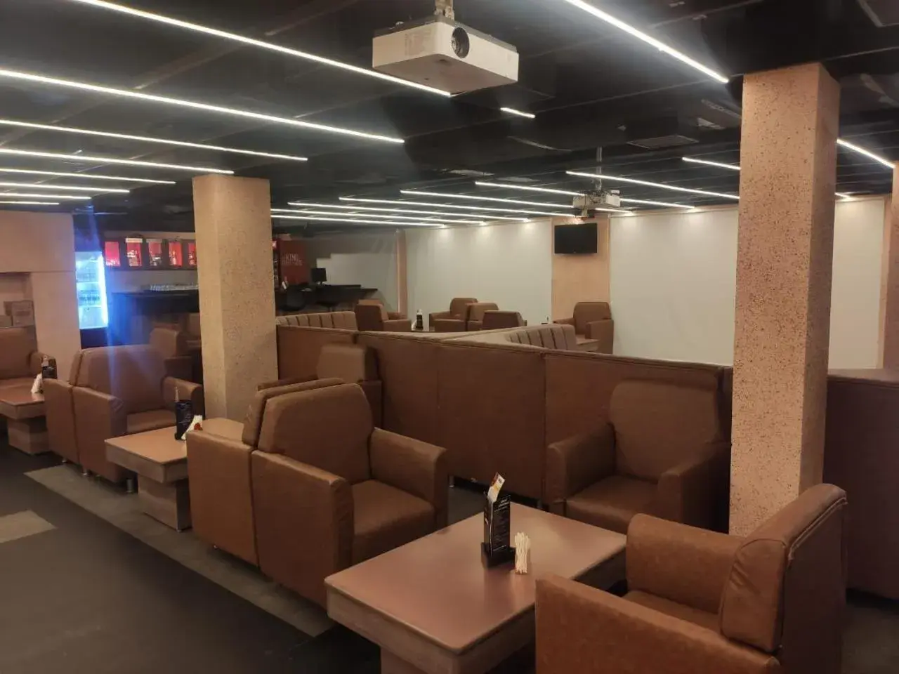 Lounge or bar in Zip By Spree Hotels Surabi International Vellore Lounge or bar in Zip By Spree Hotels Surabi International Vellore