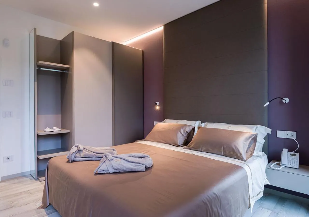 Bed in Progress Country & Wine House