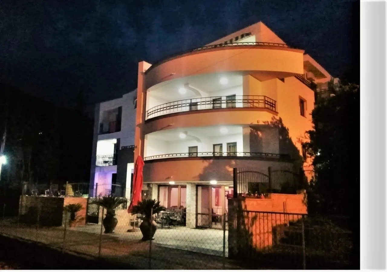 Facade/entrance in Villa M