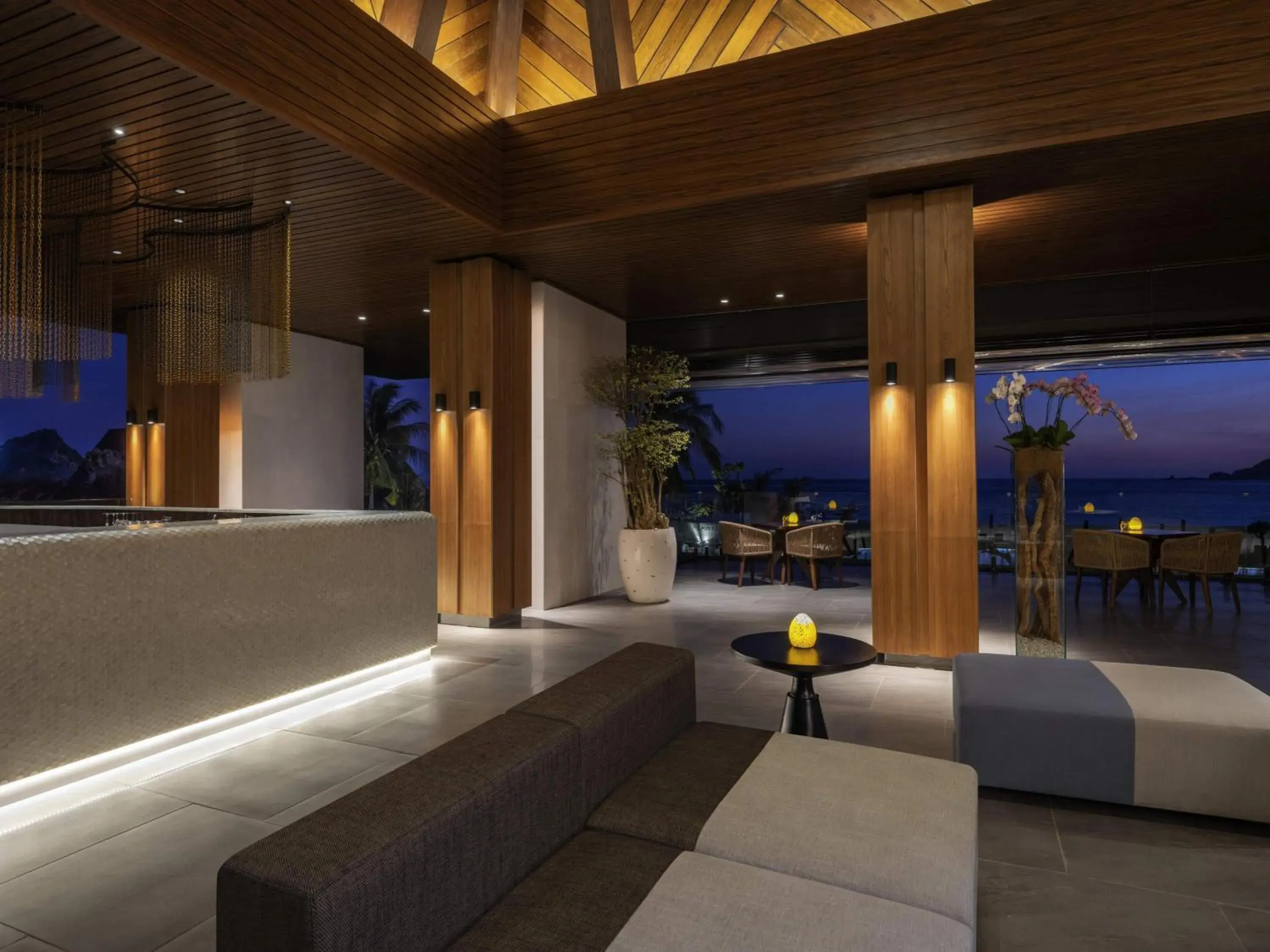 Lounge or bar in Pullman Lombok Merujani Mandalika Beach Resort Lounge or bar in Pullman Lombok Merujani Mandalika Beach Resort