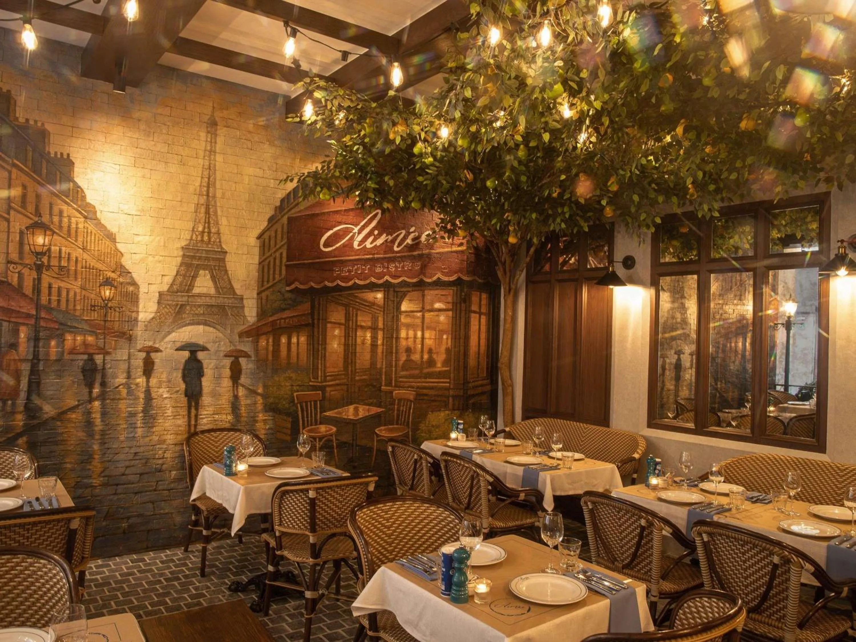 Restaurant/places to eat in Novotel Bangkok Future Park Rangsit