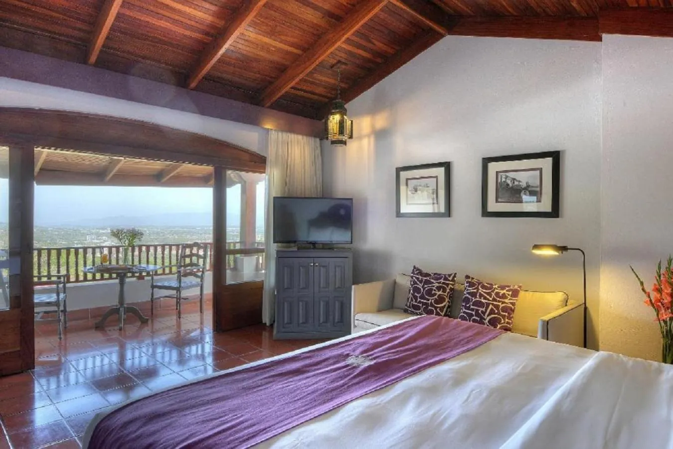 City view, Bed in Alta Las Palomas Hotel