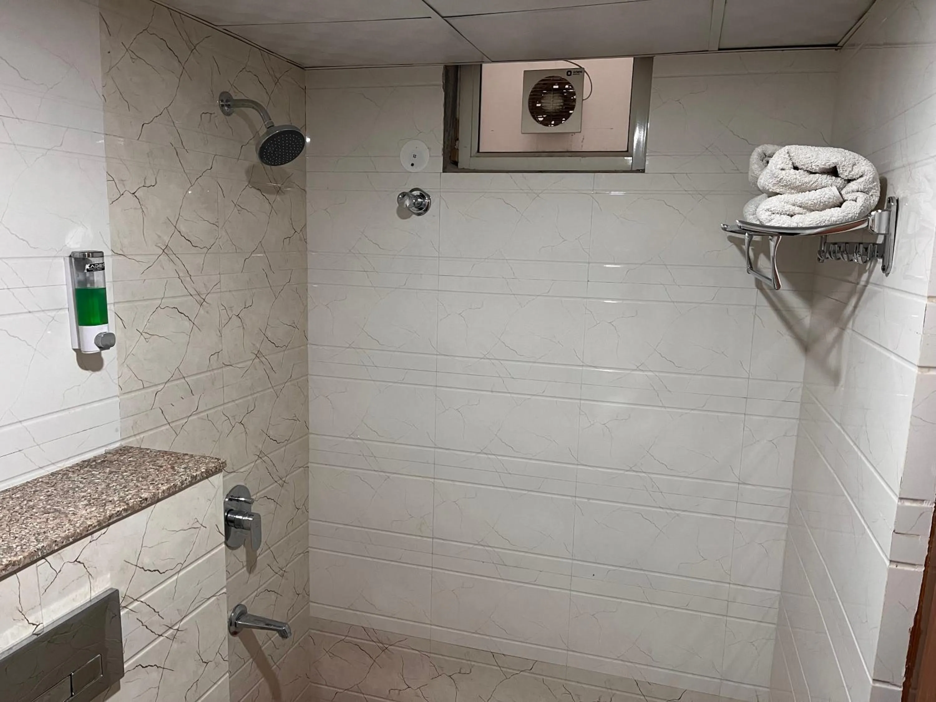 Bathroom in The Knights' Inn