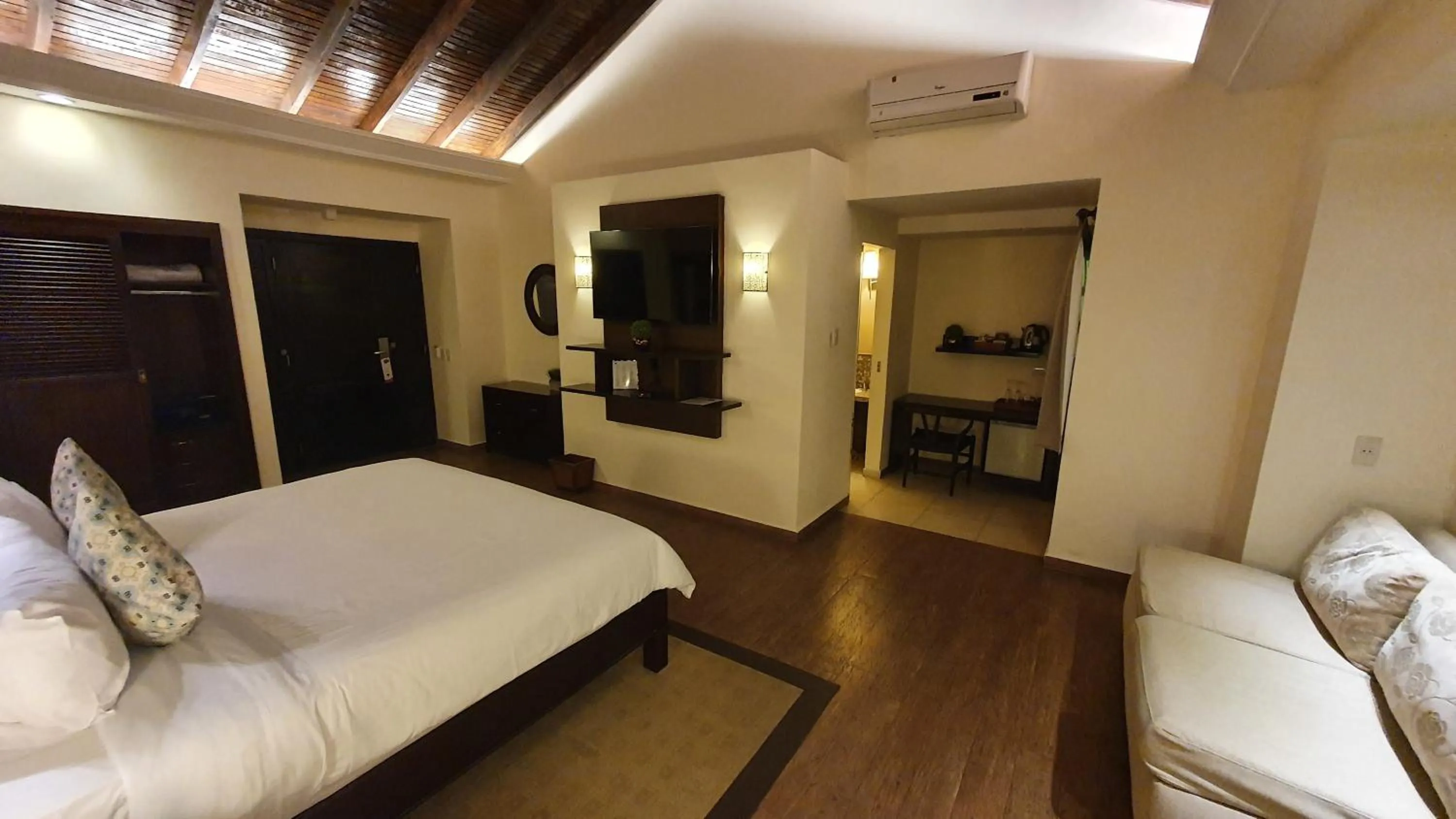 Bedroom, Bed in Alta Gracia Parque Hotel