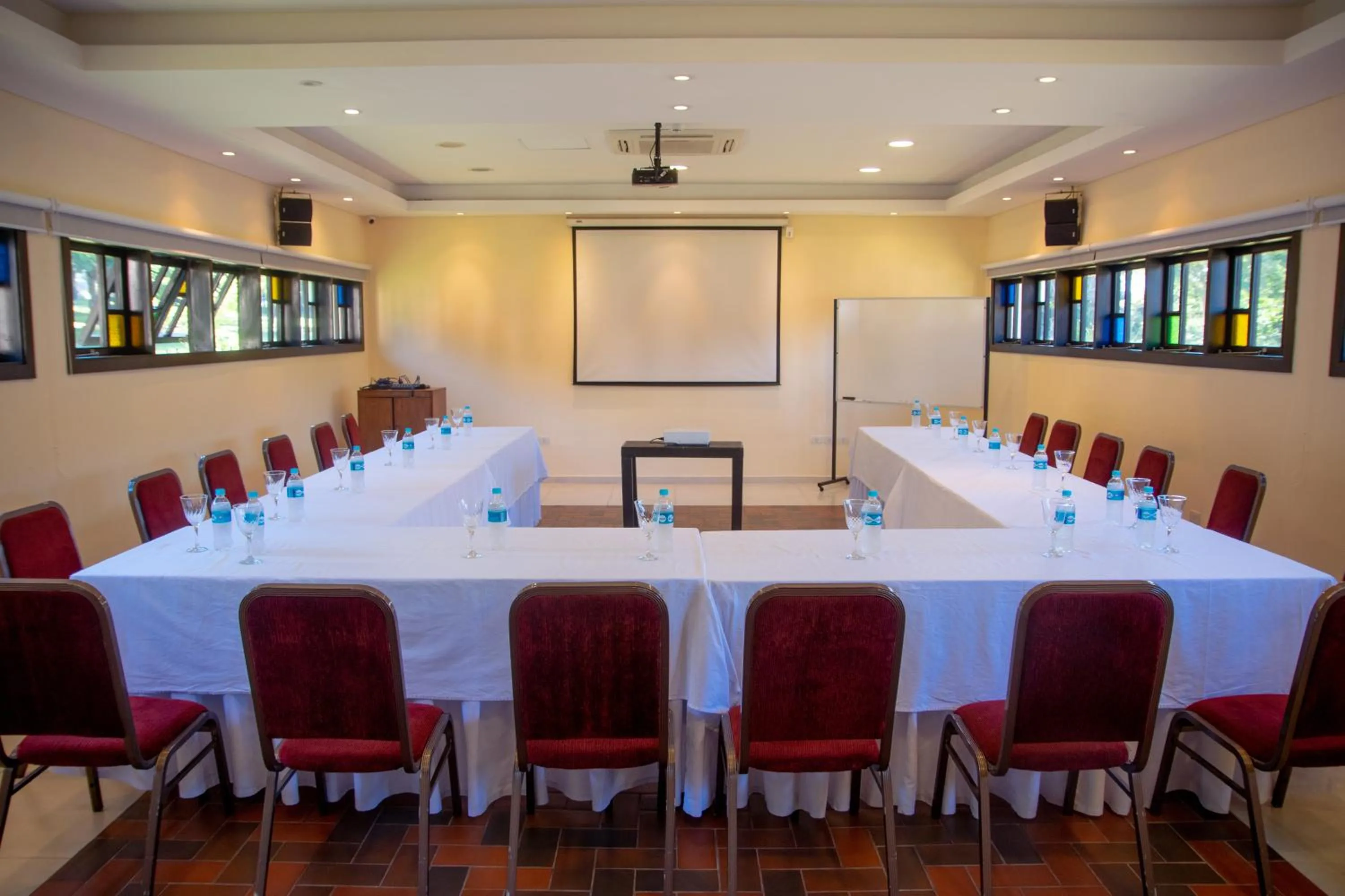 Meeting/conference room in Alta Gracia Parque Hotel