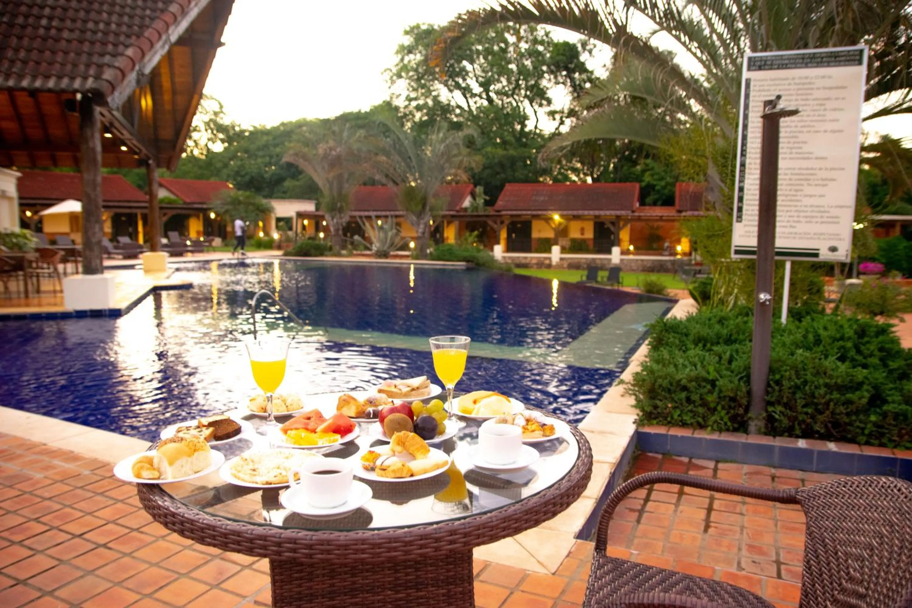 Swimming pool in Alta Gracia Parque Hotel