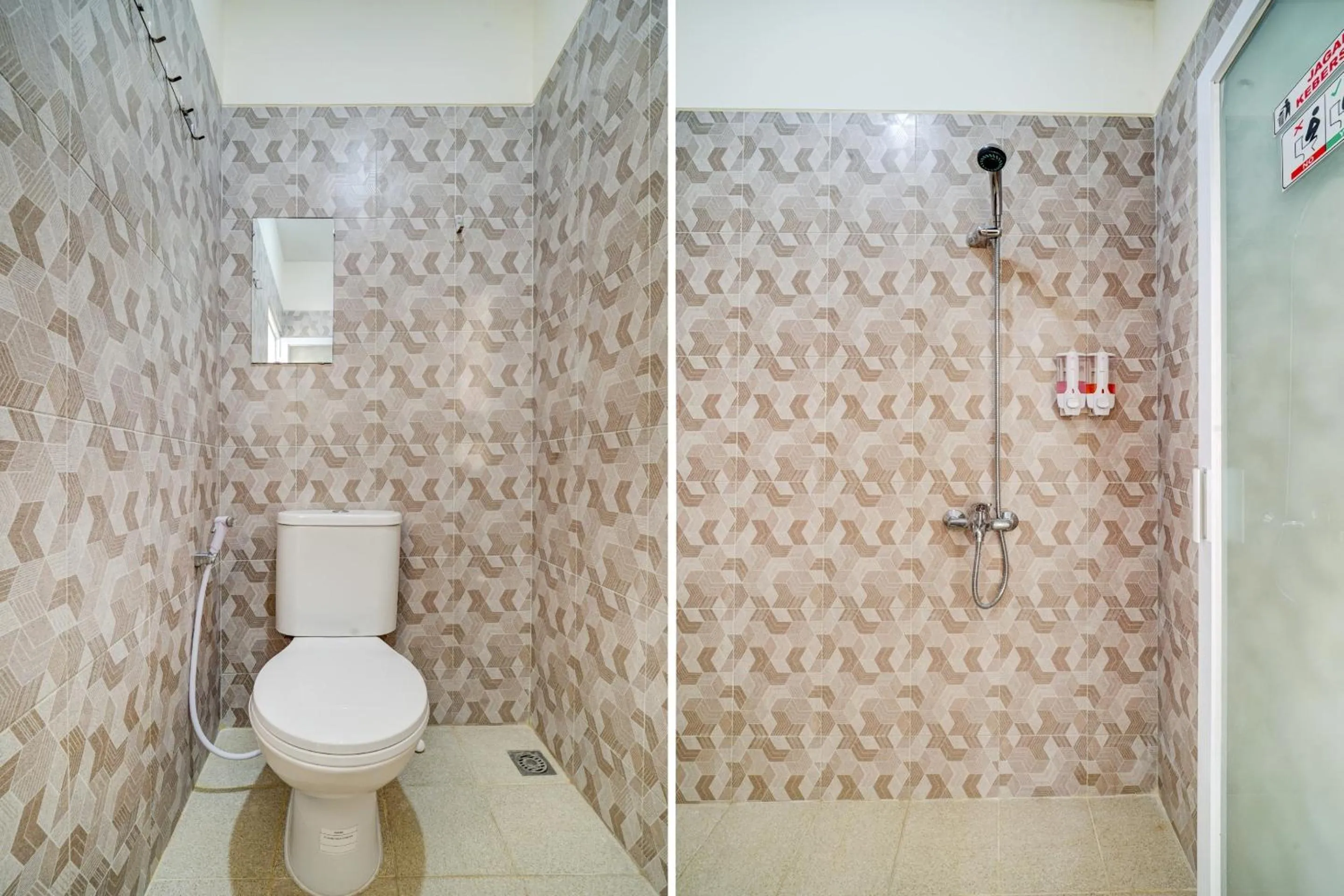 Bathroom in Hotel O River inn Malioboro