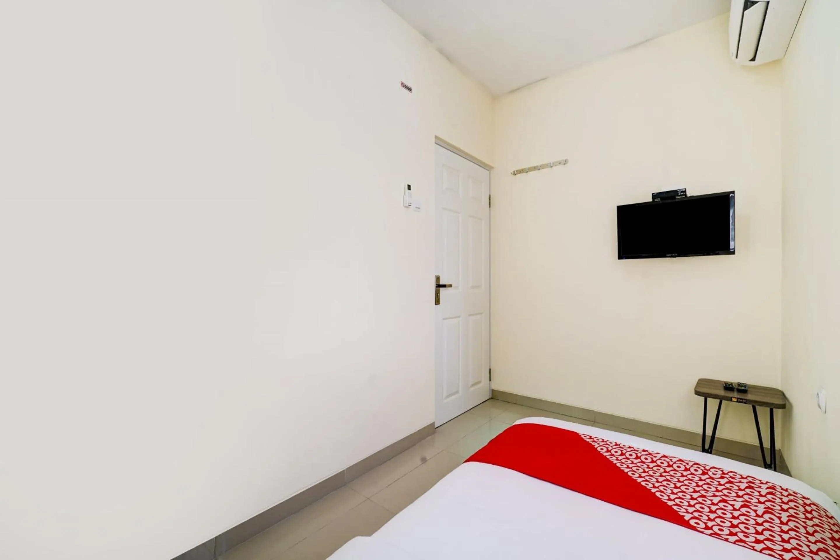 Bedroom, Bed in Hotel O River inn Malioboro