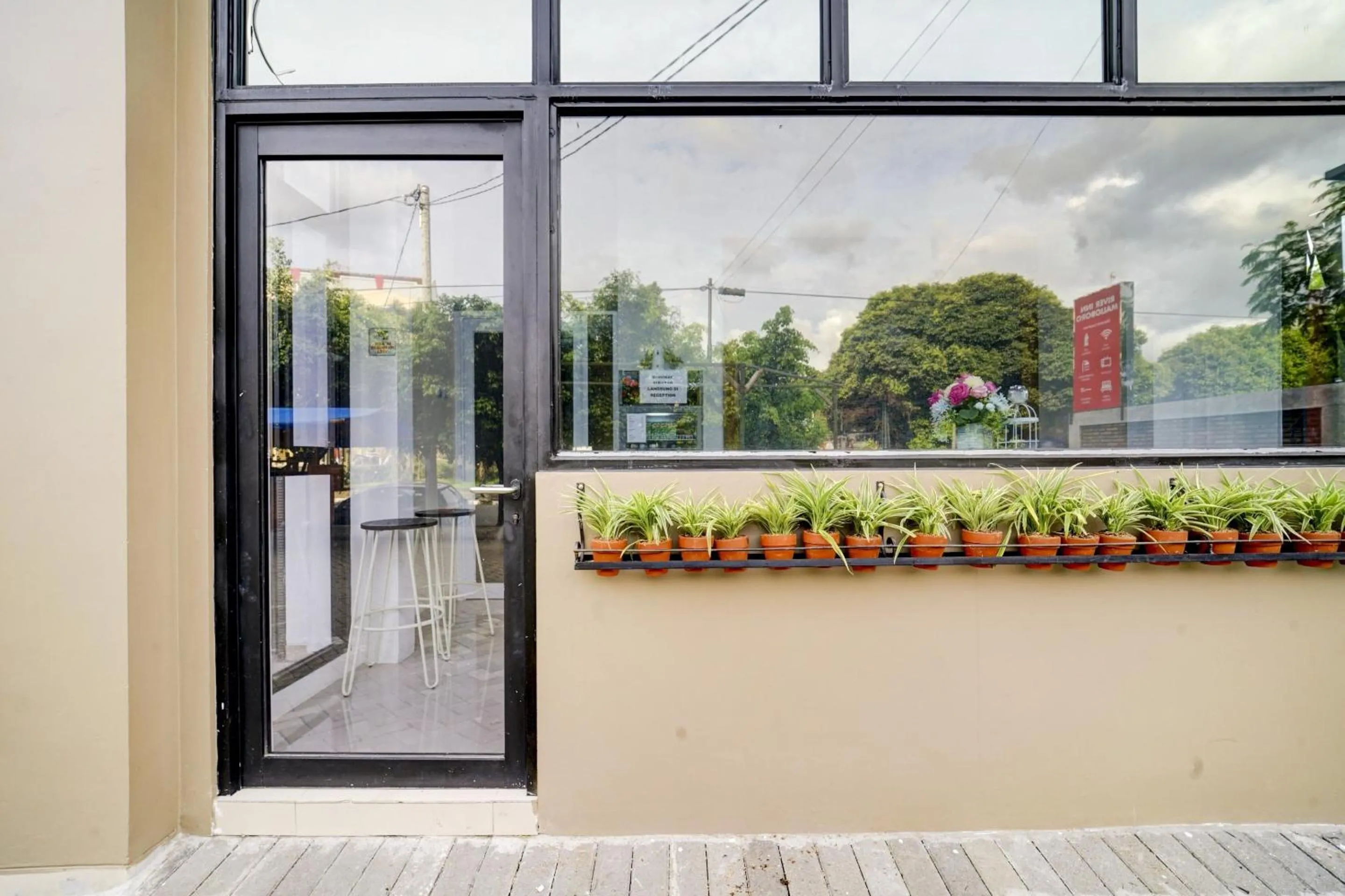 Facade/entrance in Hotel O River inn Malioboro