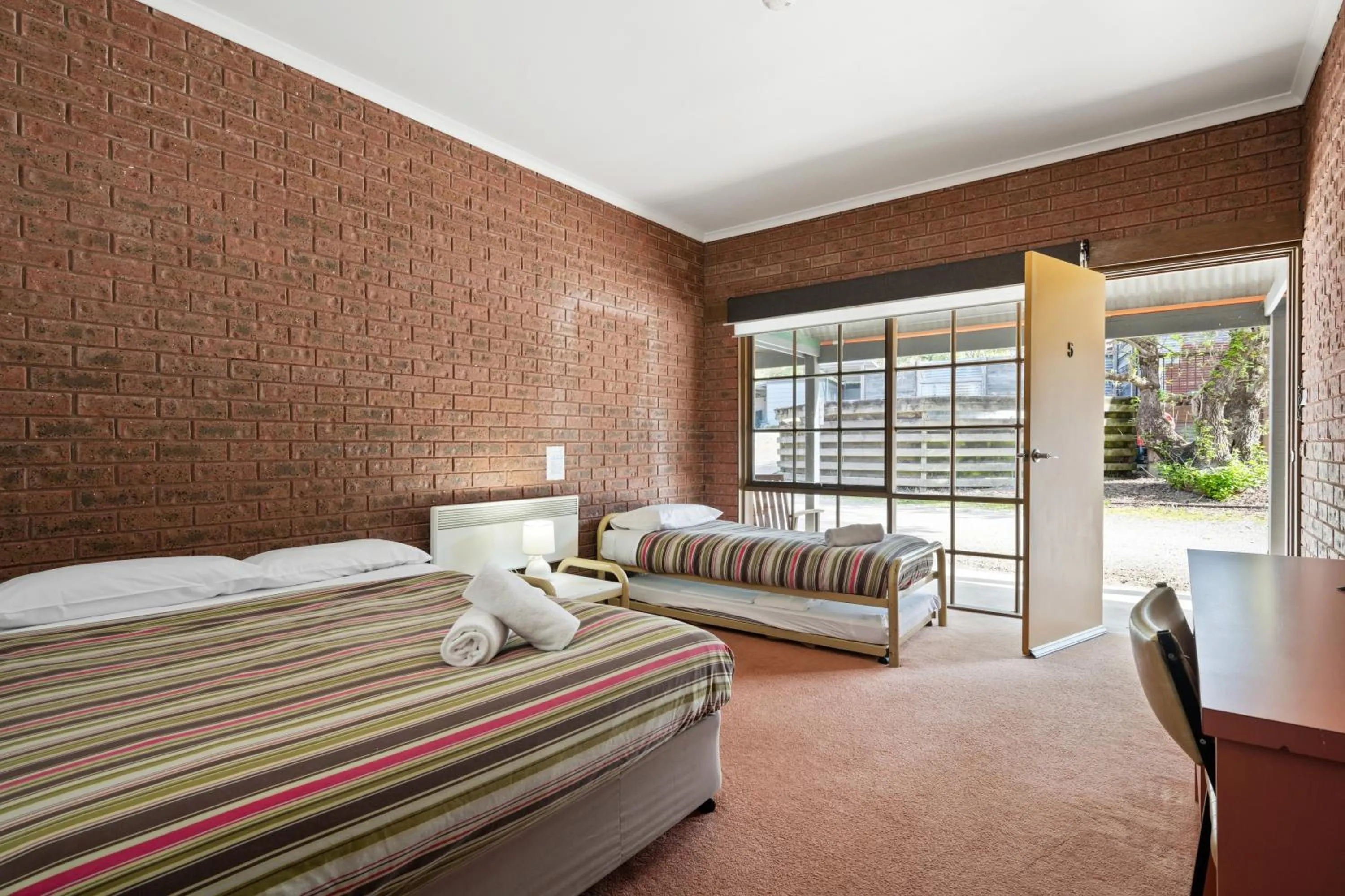 Bed in The Harrietville Snowline Hotel