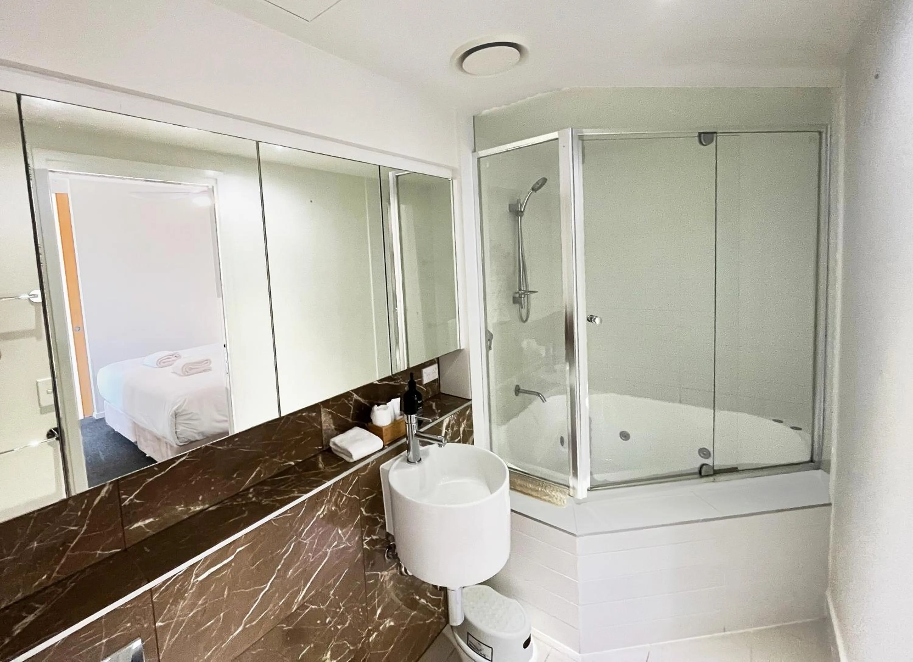 Shower in Oshen Holiday Apartments Yeppoon